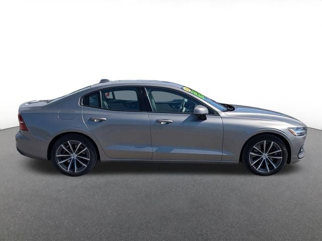2021 Volvo S60 T6 Momentum
