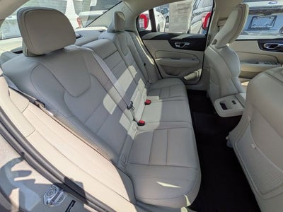 2021 Volvo S60 T6 Momentum
