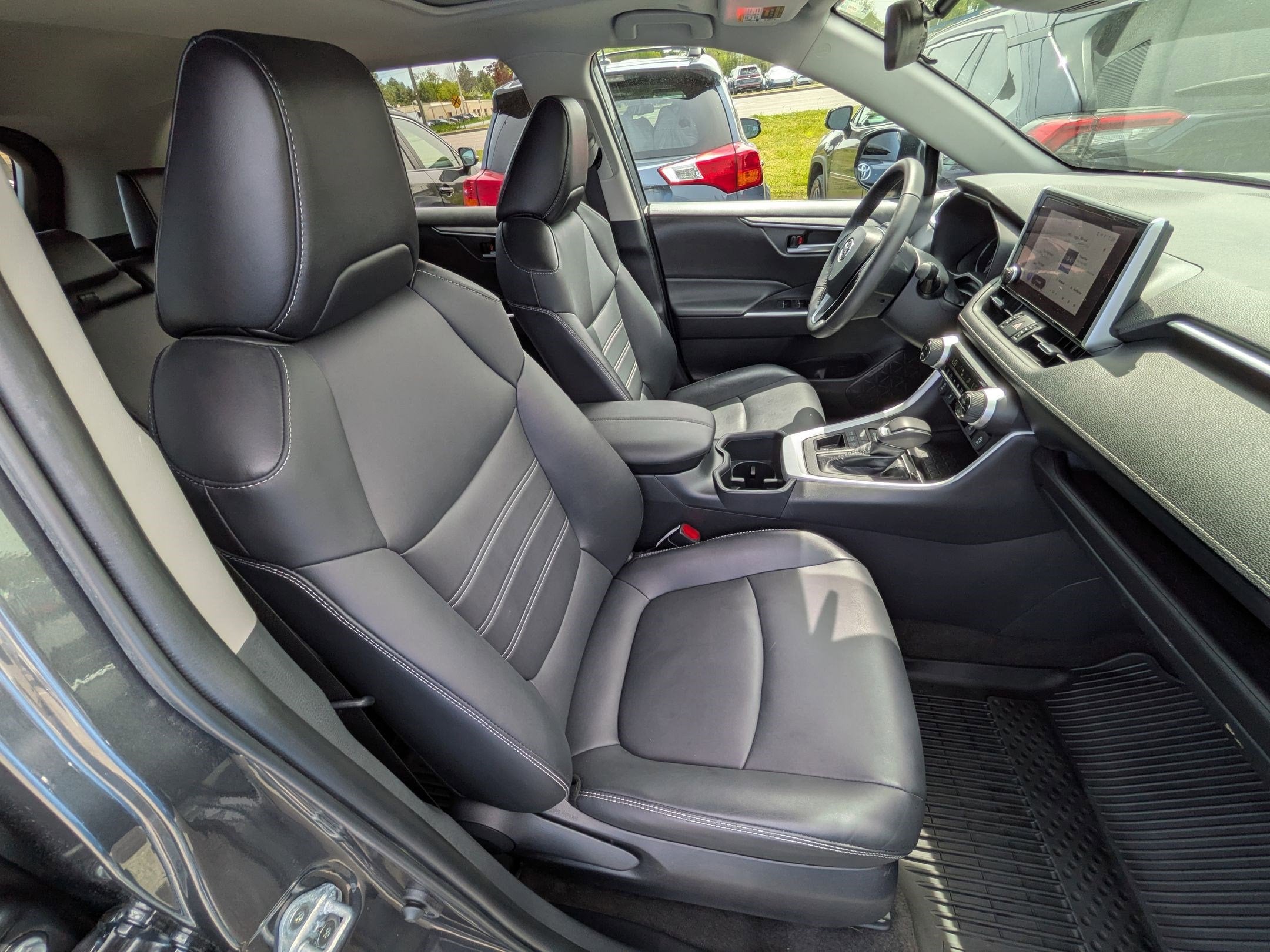 2023 Toyota RAV4 XLE Premium w/ Cold Weather Pkg