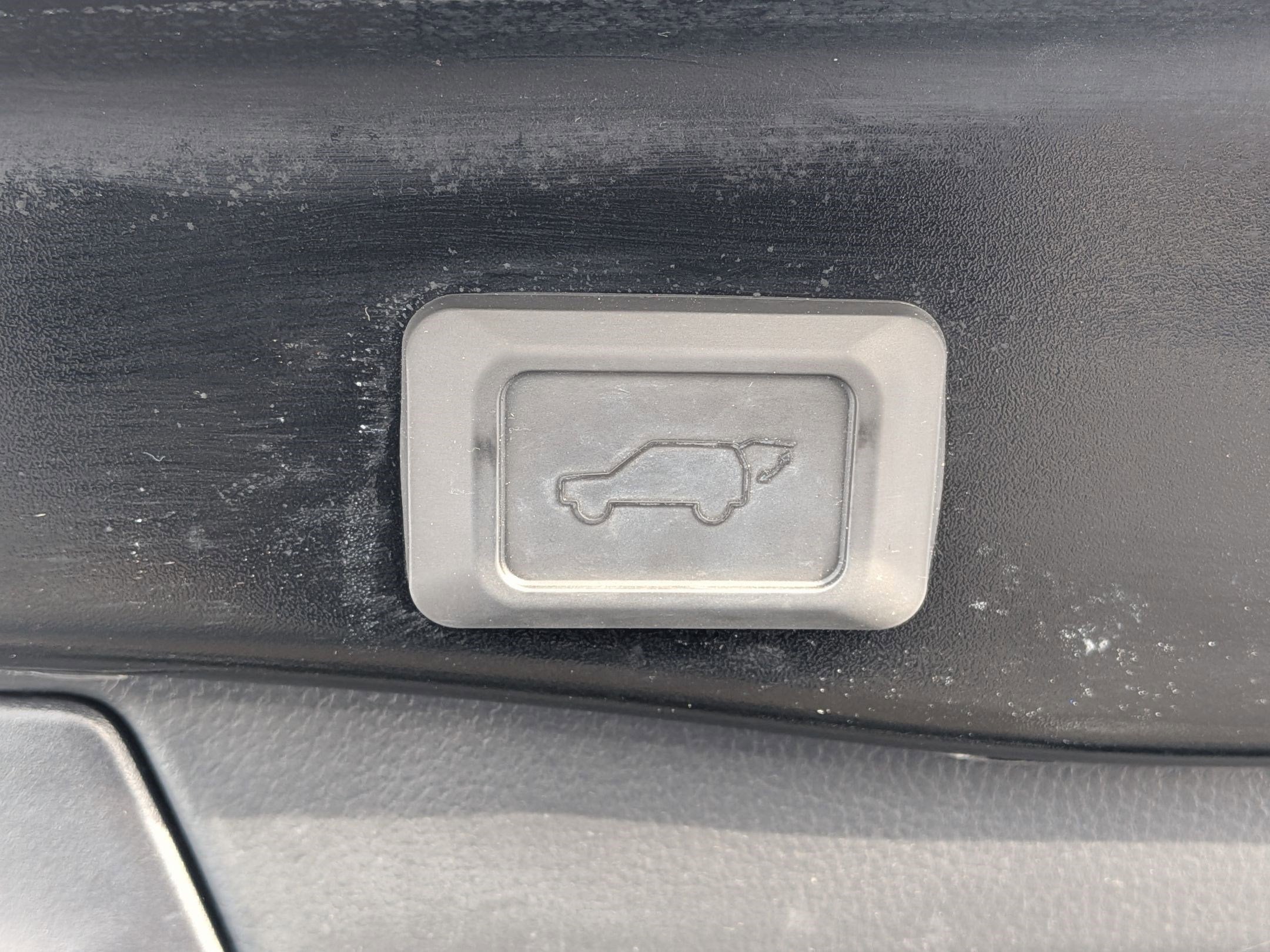 2022 Toyota RAV4 XLE Premium w/ Cold Weather Pkg