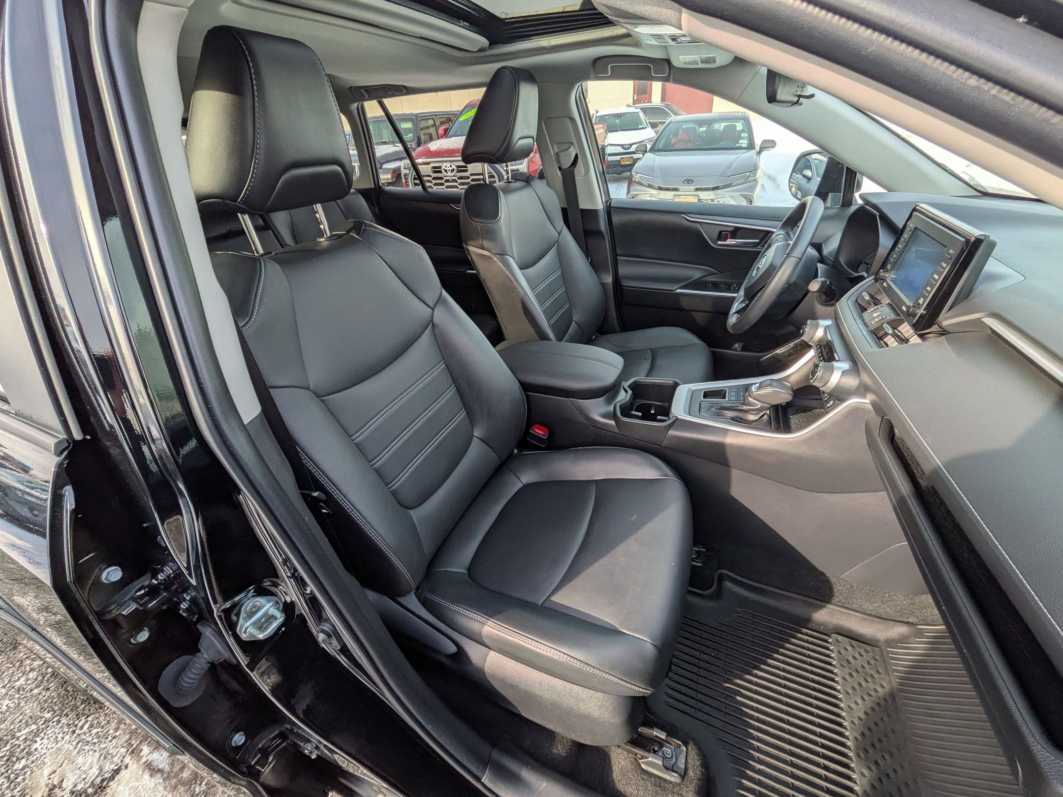 2022 Toyota RAV4 XLE Premium w/ Cold Weather Pkg