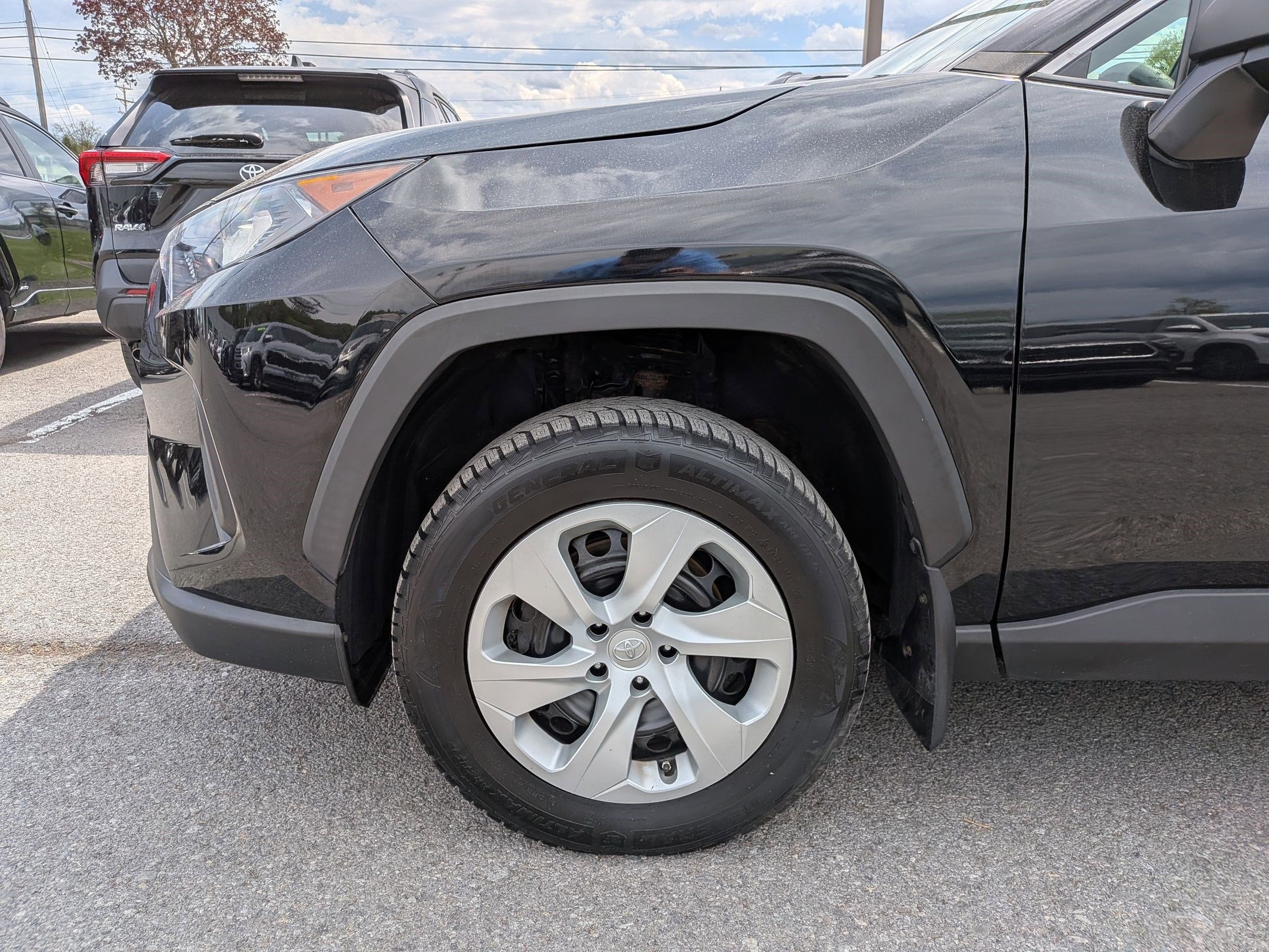 2020 Toyota RAV4 LE
