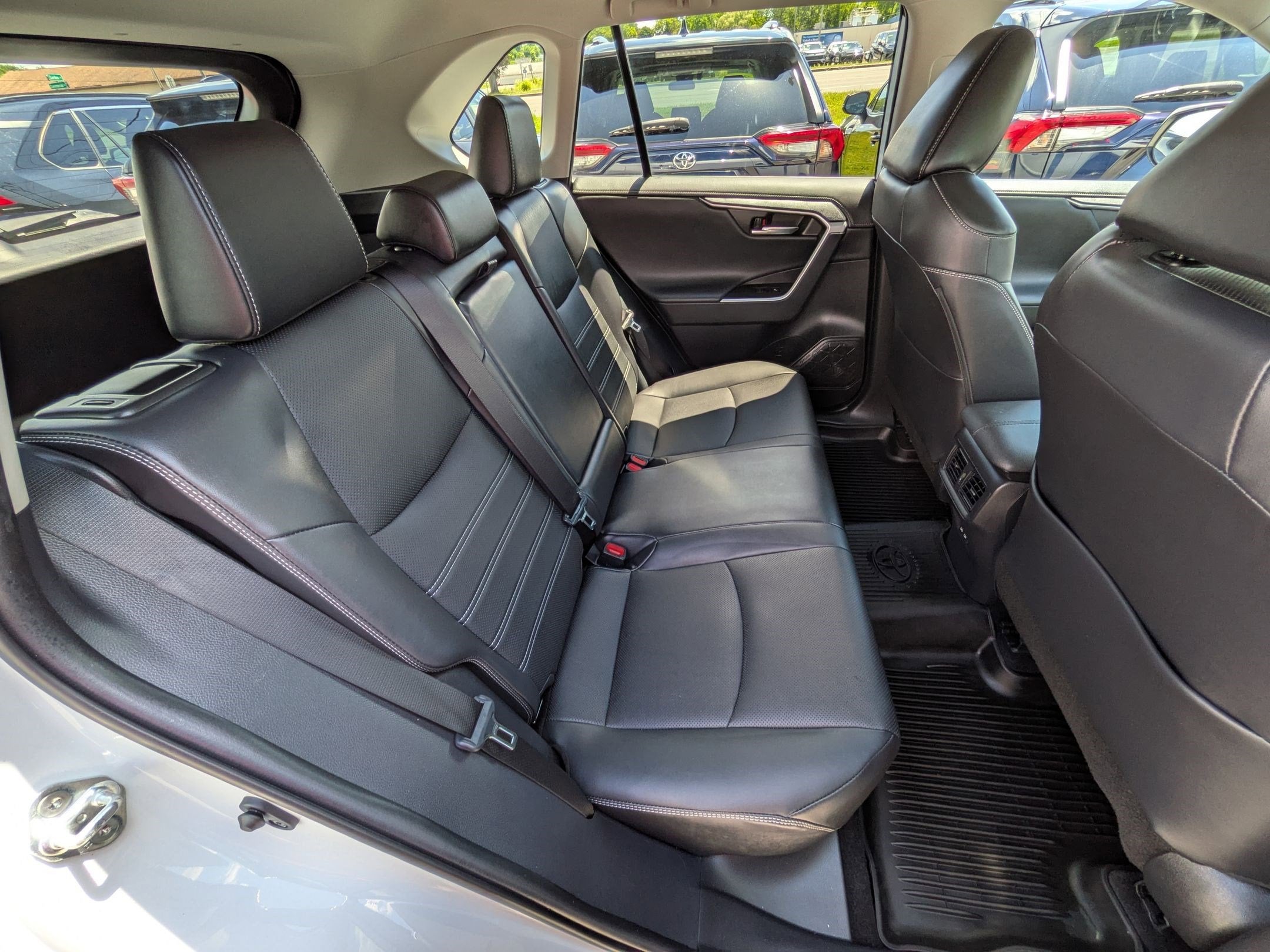 2022 Toyota RAV4 Limited w/ Cold Weather Pkg