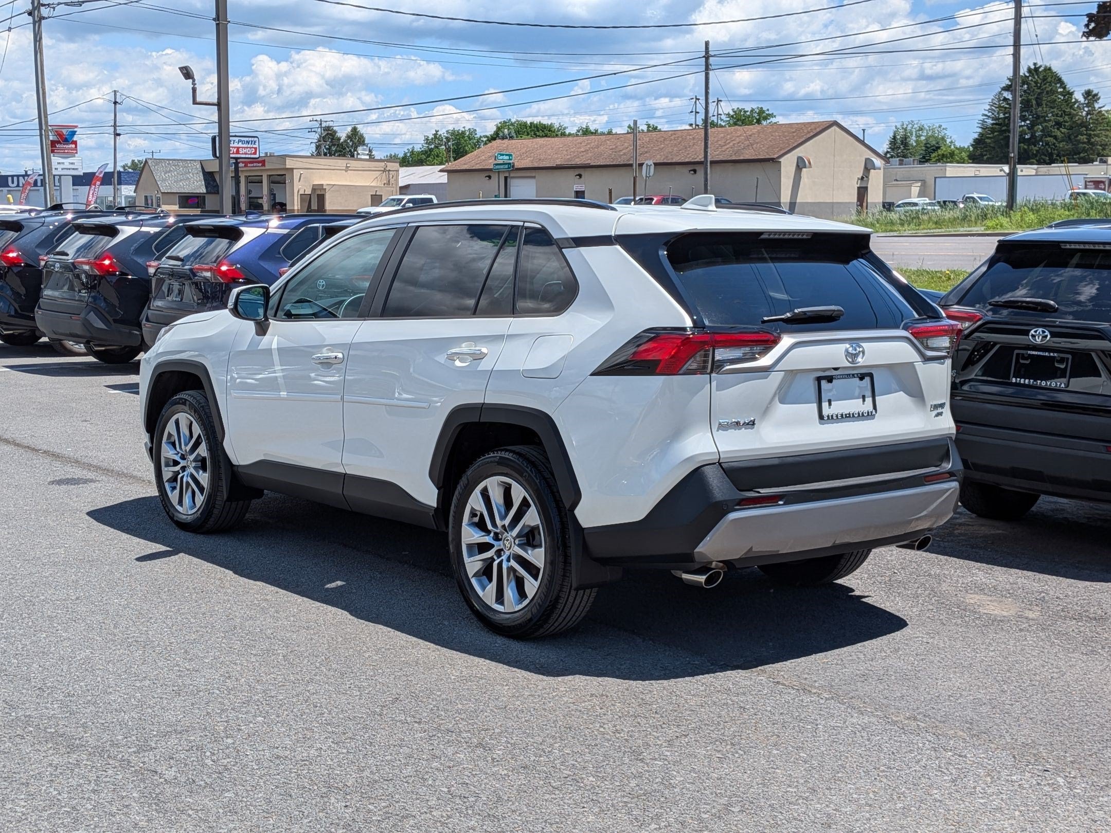 2022 Toyota RAV4 Limited w/ Cold Weather Pkg