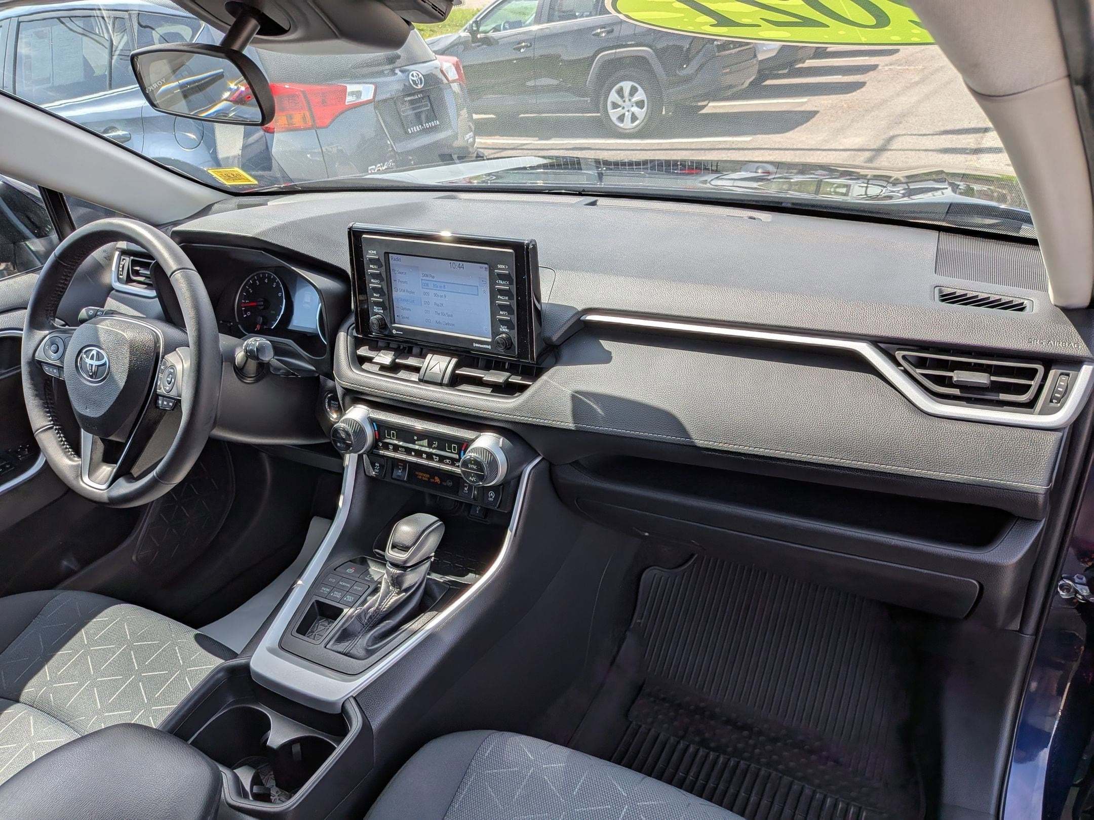2021 Toyota RAV4 XLE w/ Convenience & Cold Weather Pkg