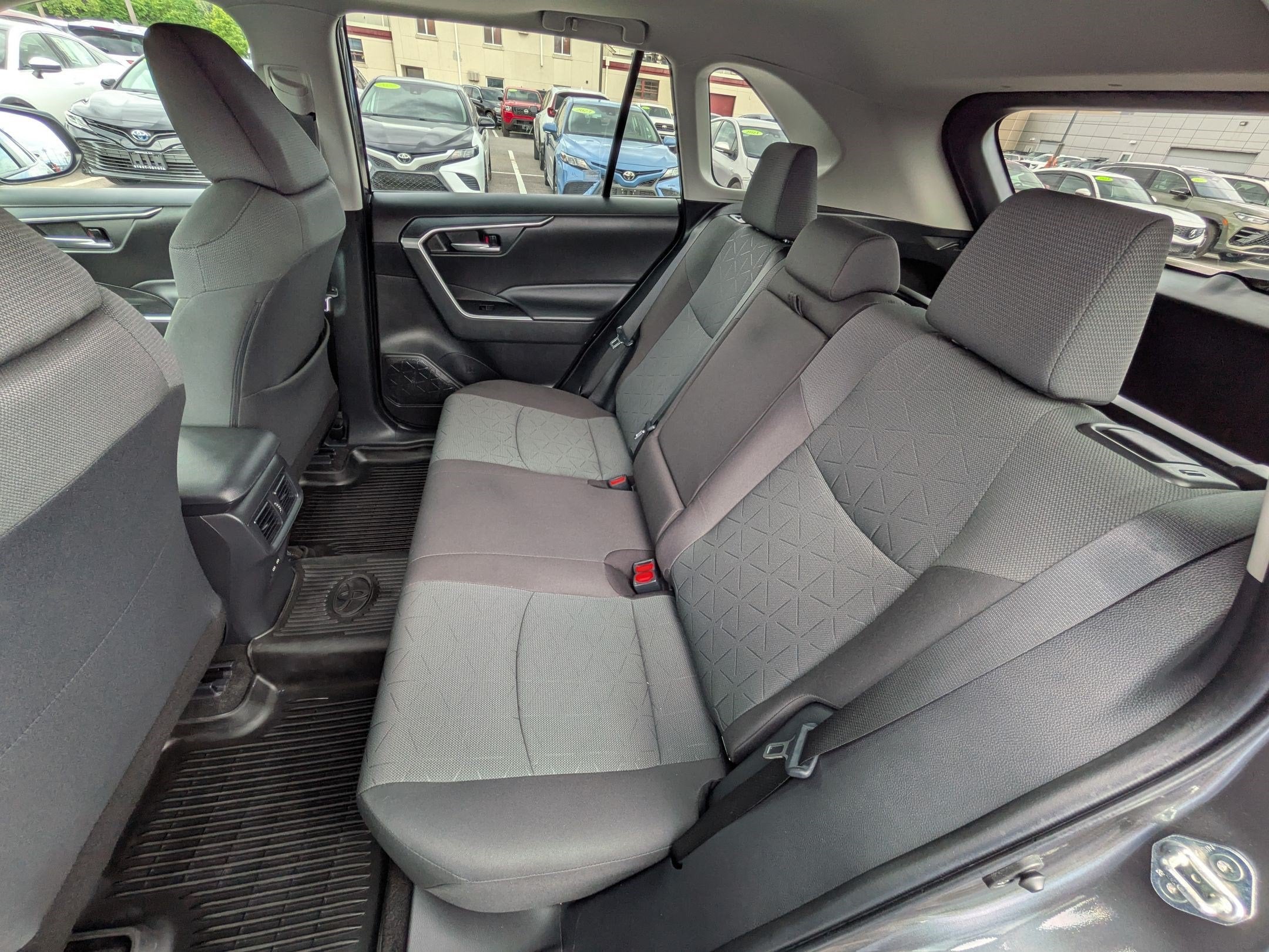 2023 Toyota RAV4 XLE w/ Convenience & Cold Weather Pkg