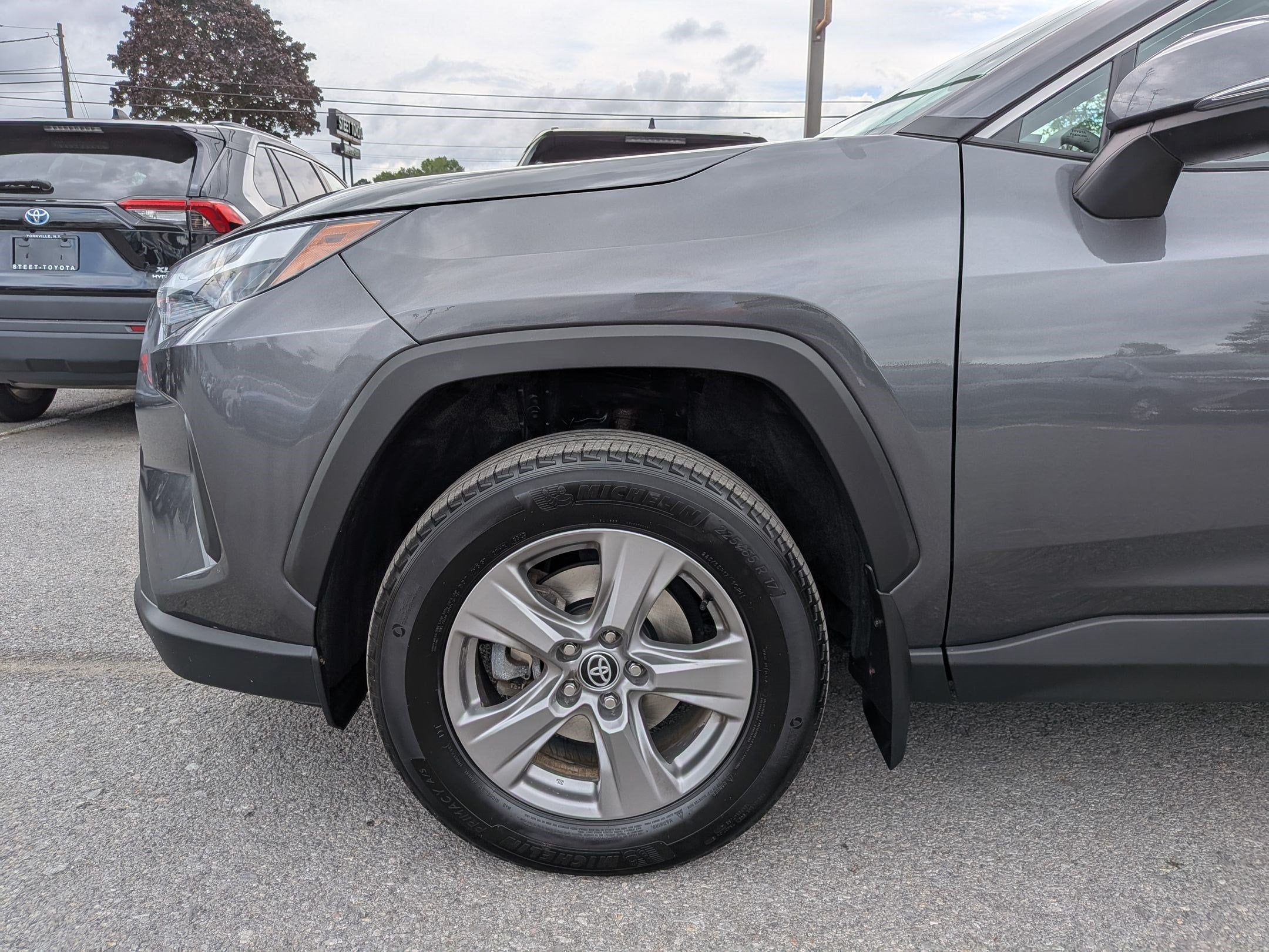 2023 Toyota RAV4 XLE w/ Convenience & Cold Weather Pkg