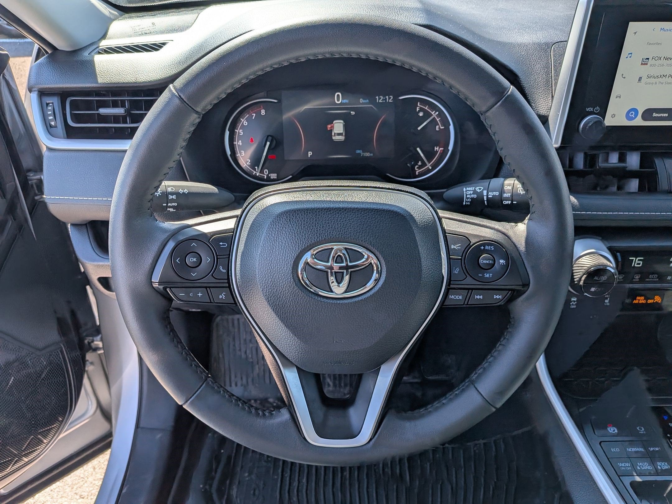 2025 Toyota RAV4 XLE w/ Convenience & Cold Weather Pkg