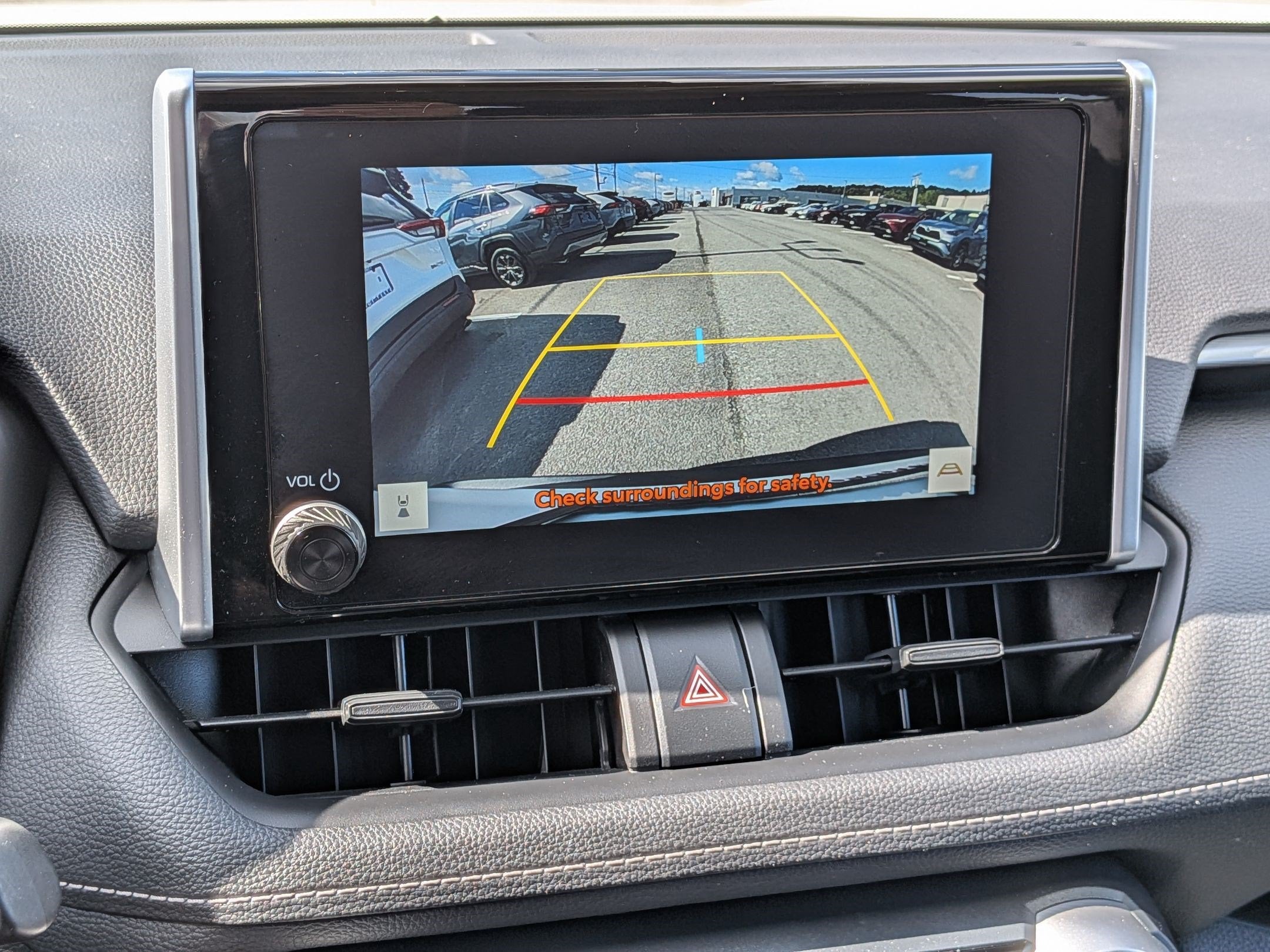 2024 Toyota RAV4 XLE w/ Convenience & Cold Weather Pkg
