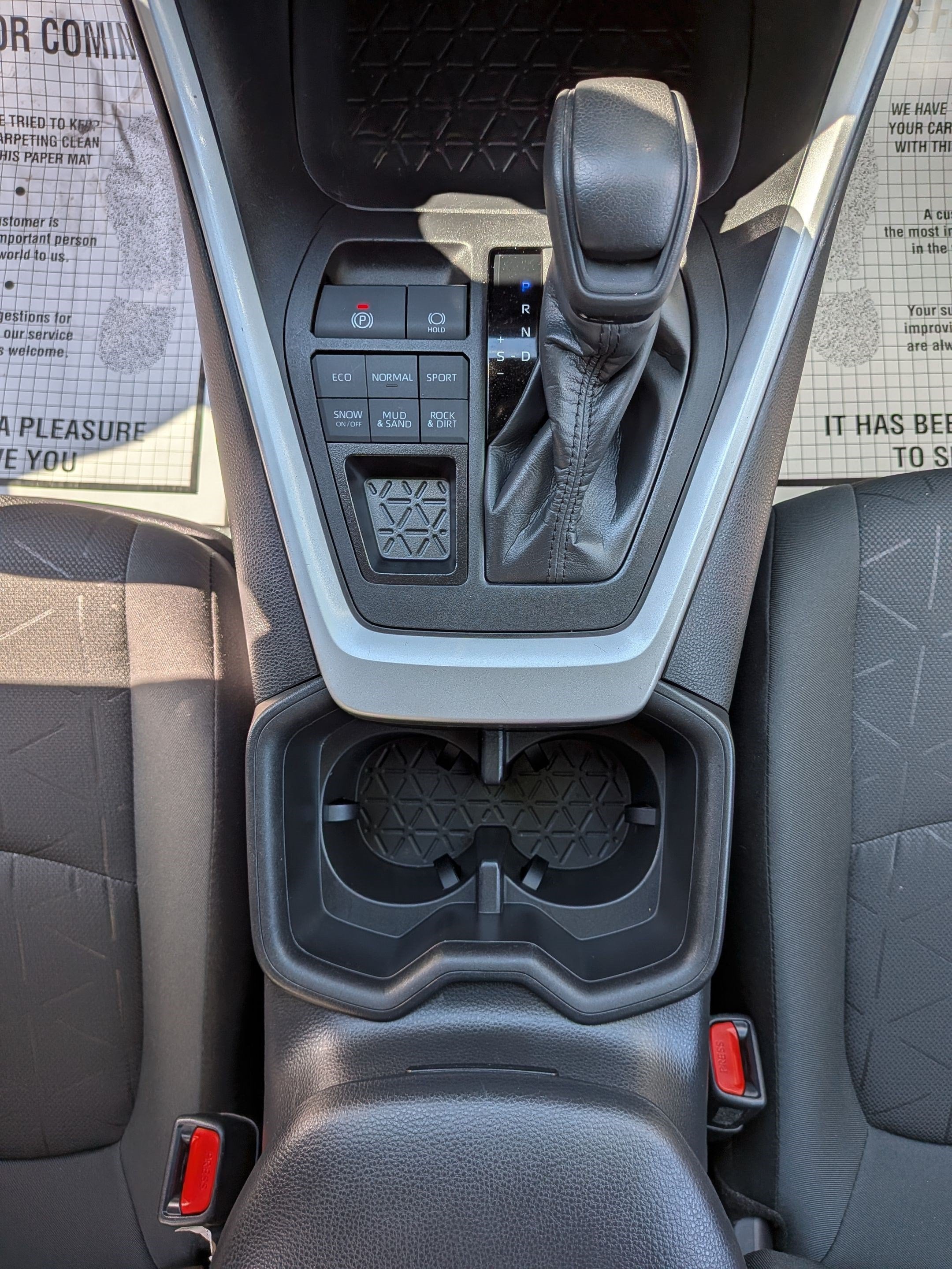 2024 Toyota RAV4 XLE w/ Convenience & Cold Weather Pkg