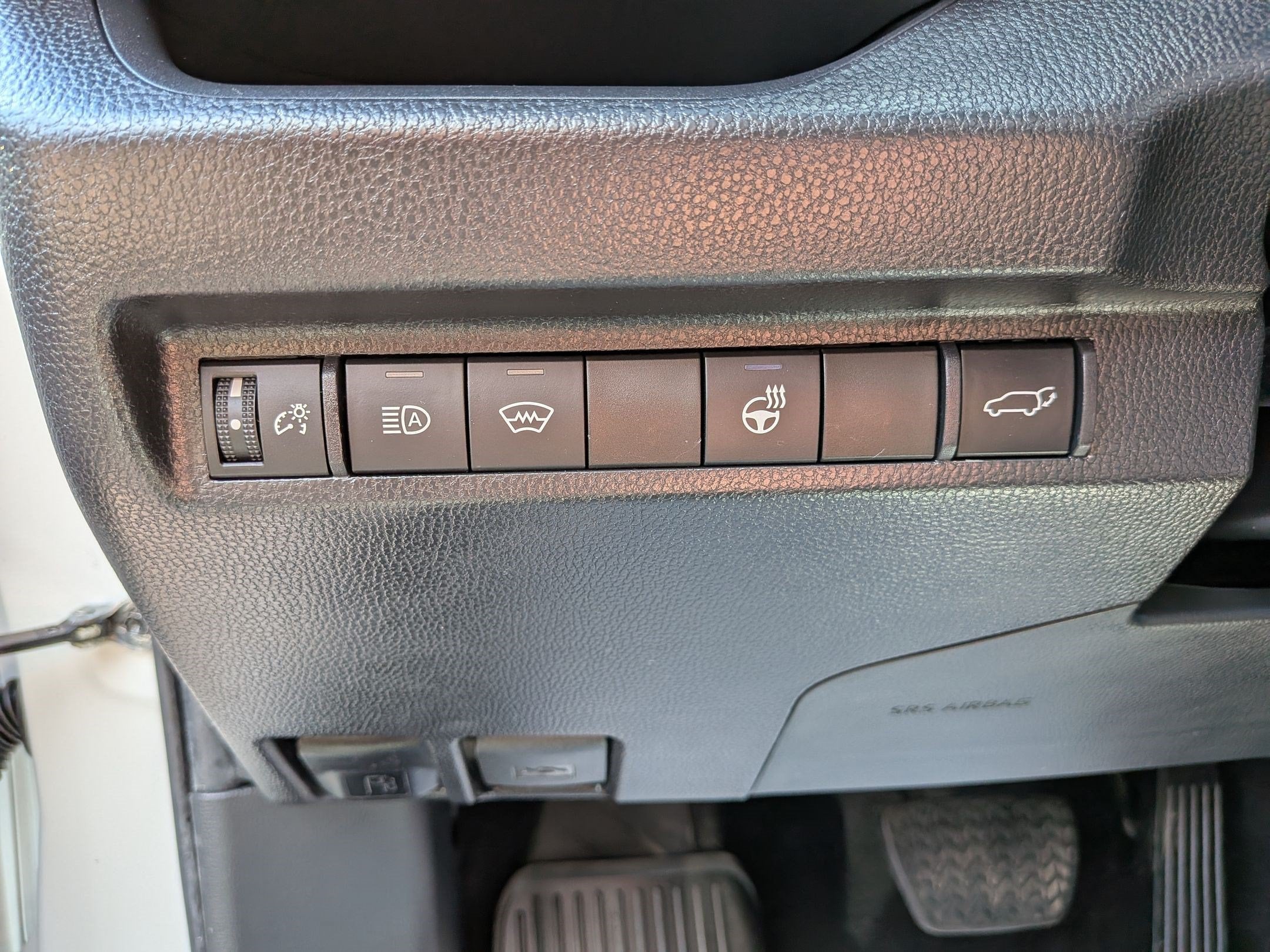 2024 Toyota RAV4 XLE w/ Convenience & Cold Weather Pkg