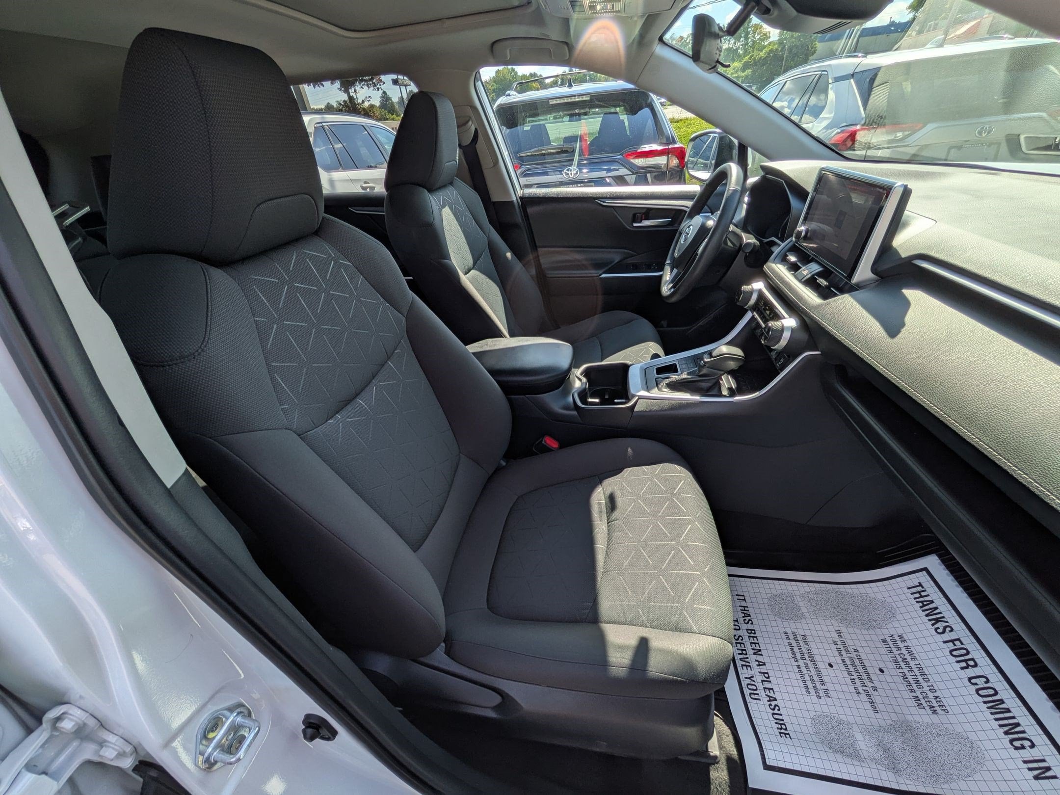 2024 Toyota RAV4 XLE w/ Convenience & Cold Weather Pkg