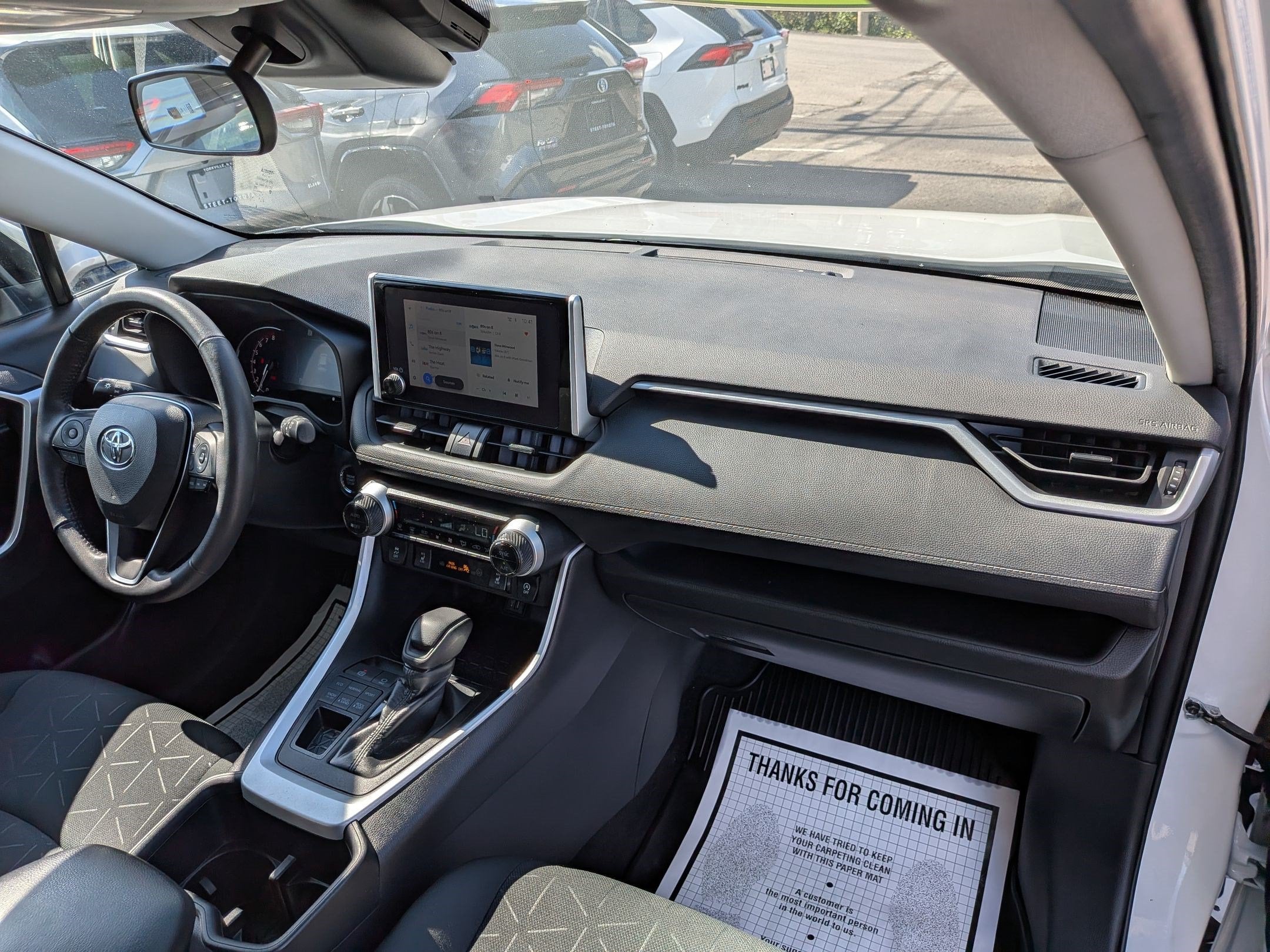 2024 Toyota RAV4 XLE w/ Convenience & Cold Weather Pkg