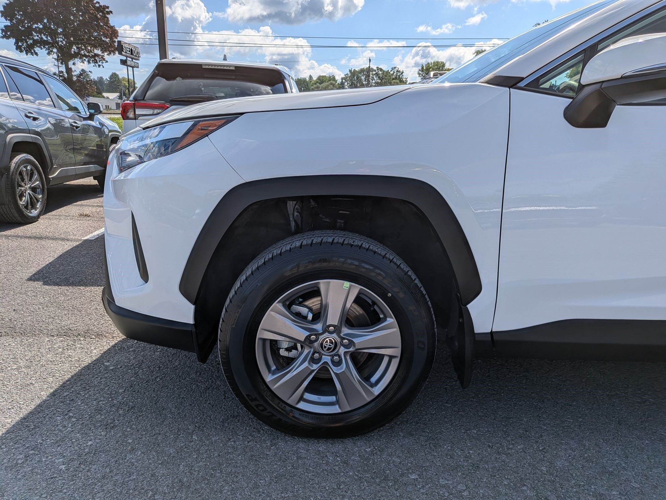 2024 Toyota RAV4 XLE w/ Convenience & Cold Weather Pkg