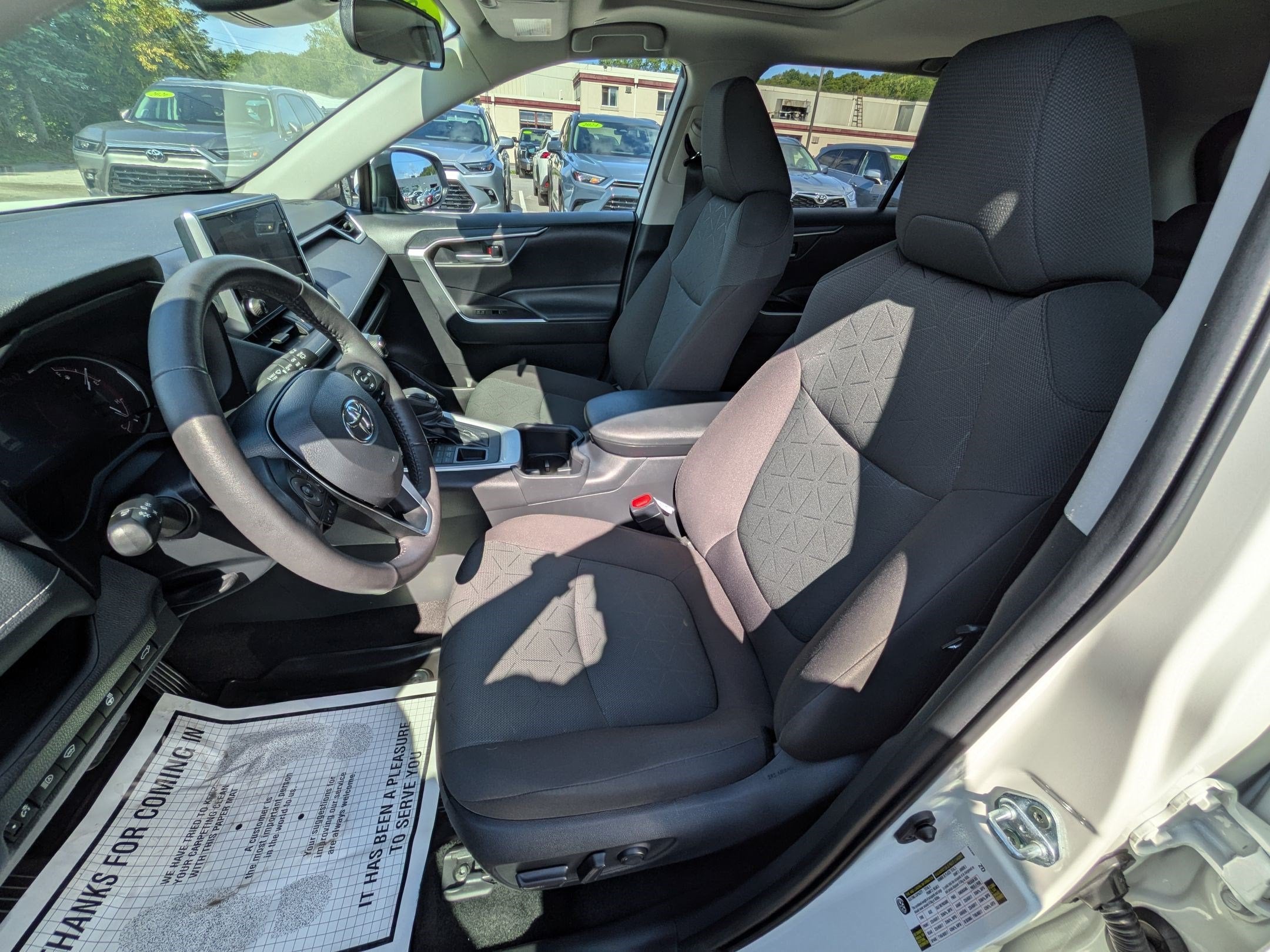 2024 Toyota RAV4 XLE w/ Convenience & Cold Weather Pkg