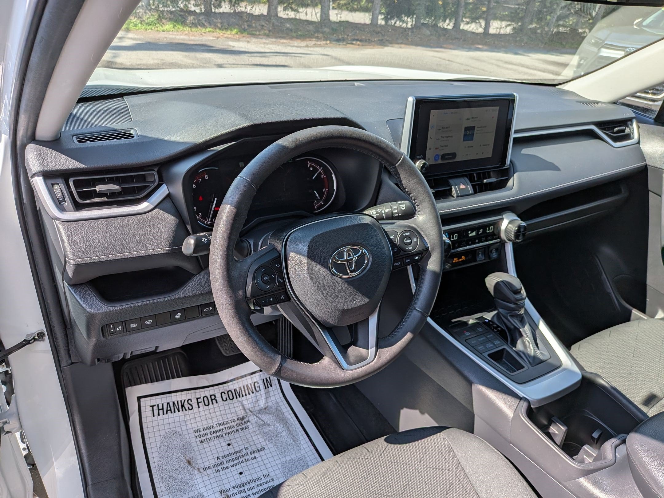 2024 Toyota RAV4 XLE w/ Convenience & Cold Weather Pkg