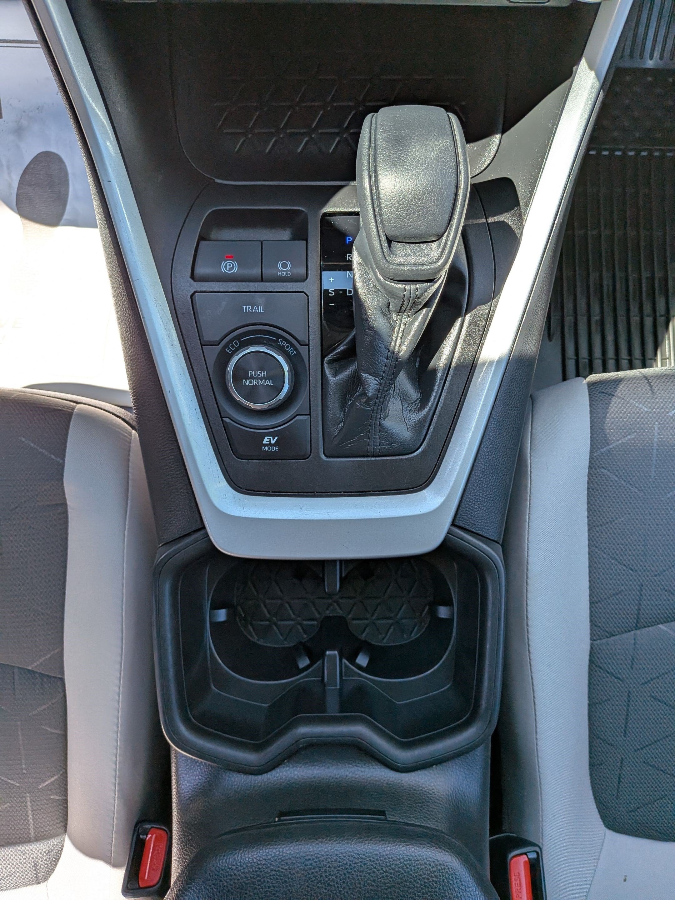 2023 Toyota RAV4 Hybrid XLE w/ Convenience & Cold Weather Pkg
