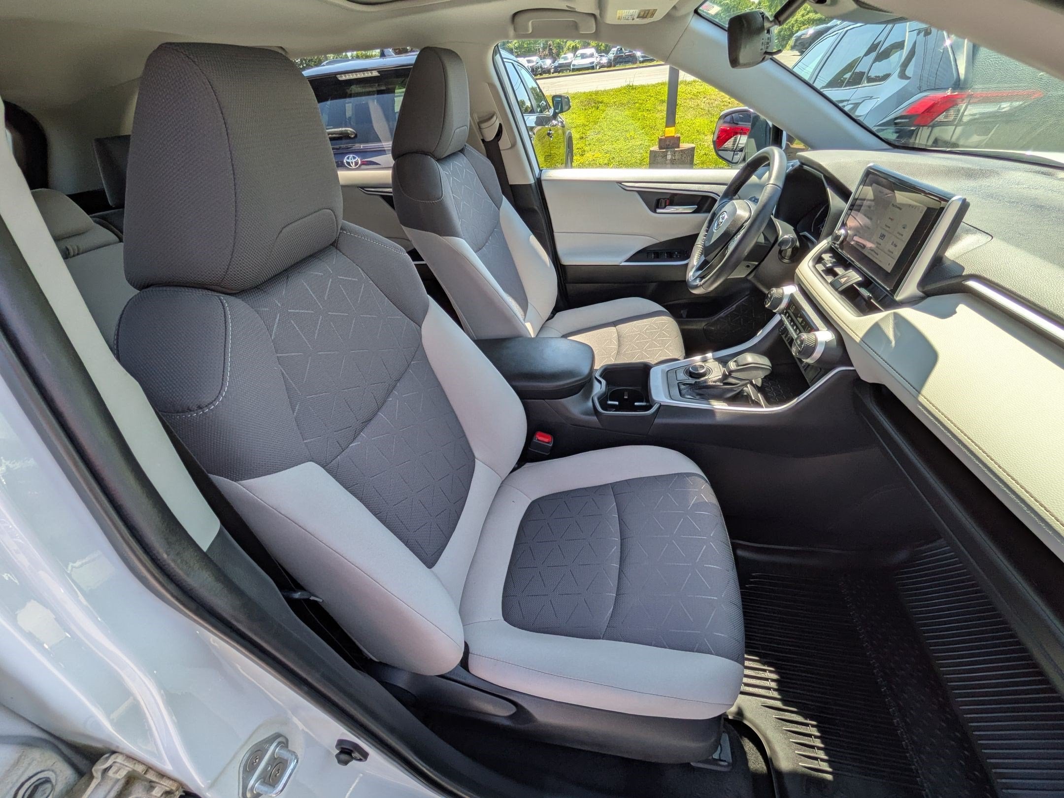 2023 Toyota RAV4 Hybrid XLE w/ Convenience & Cold Weather Pkg
