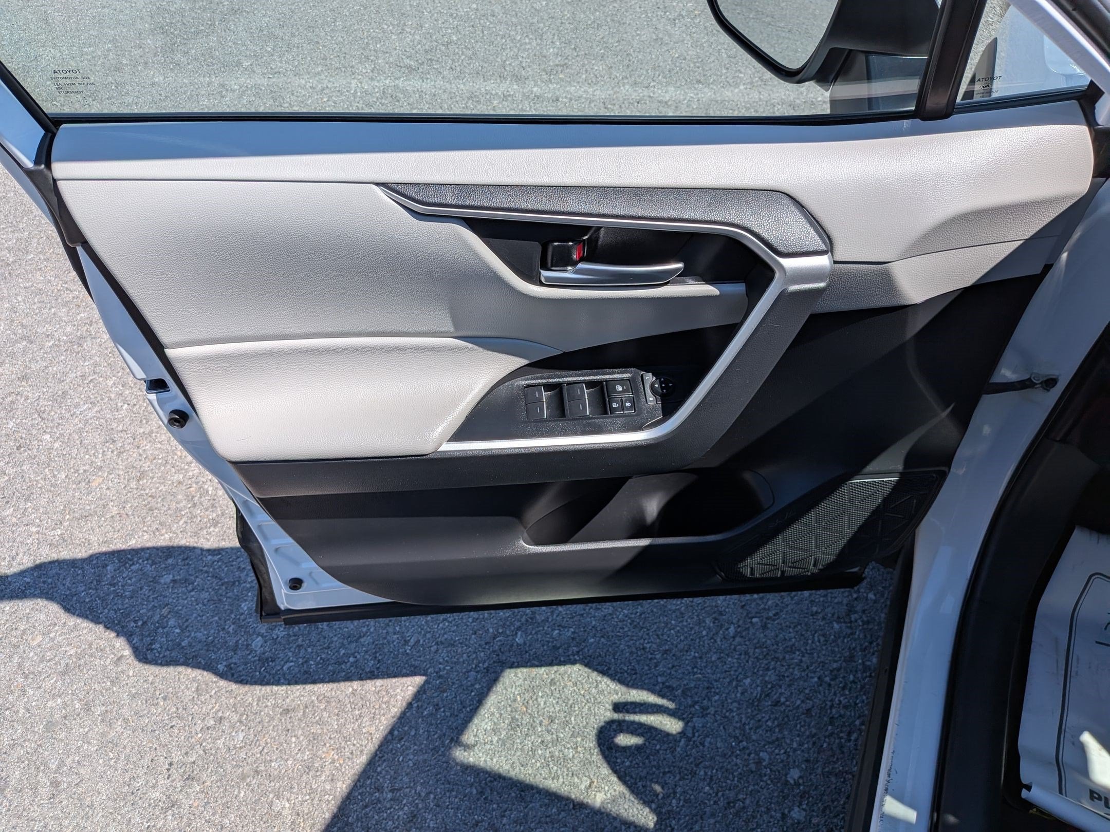 2023 Toyota RAV4 Hybrid XLE w/ Convenience & Cold Weather Pkg