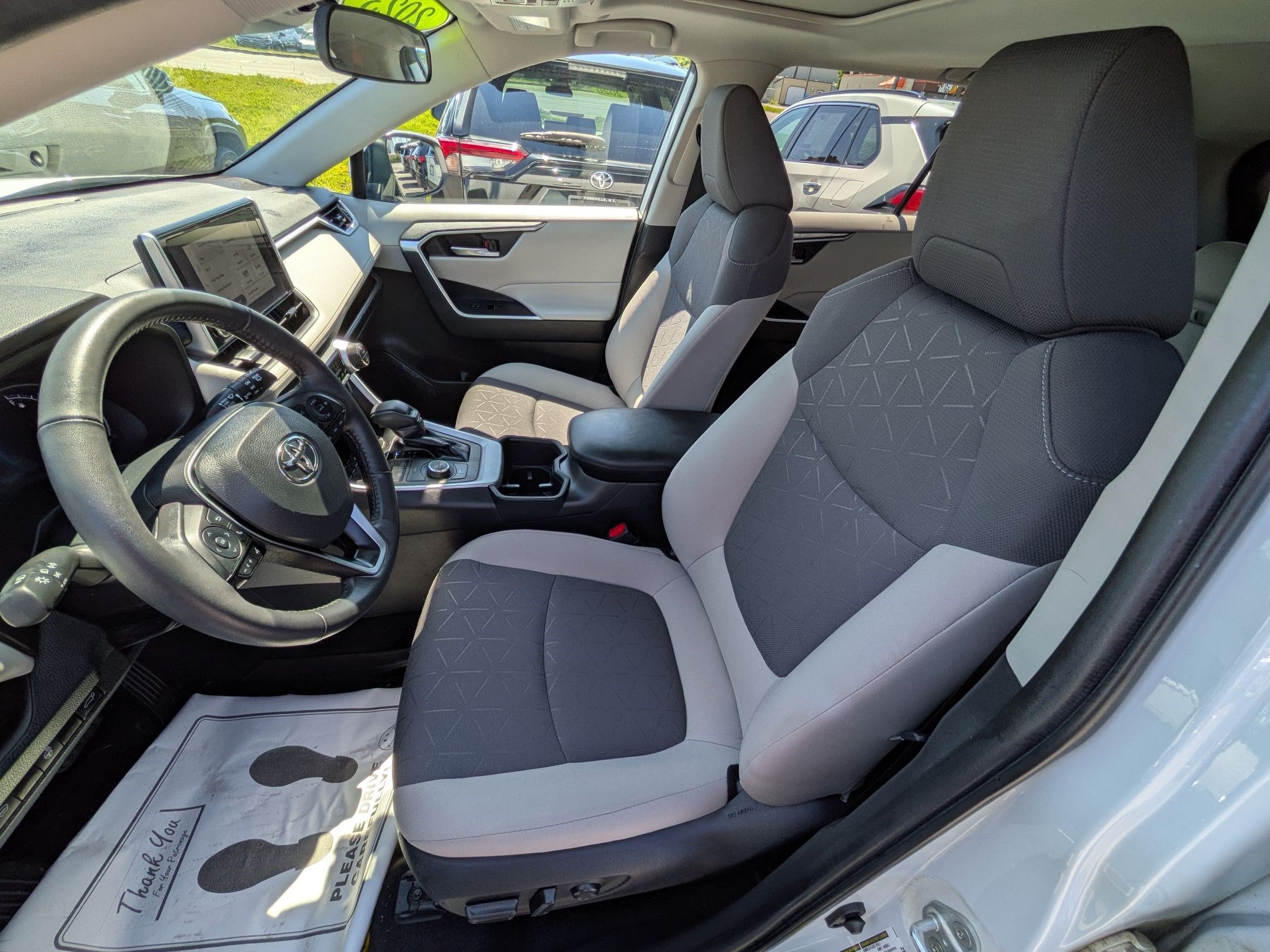 2023 Toyota RAV4 Hybrid XLE w/ Convenience & Cold Weather Pkg