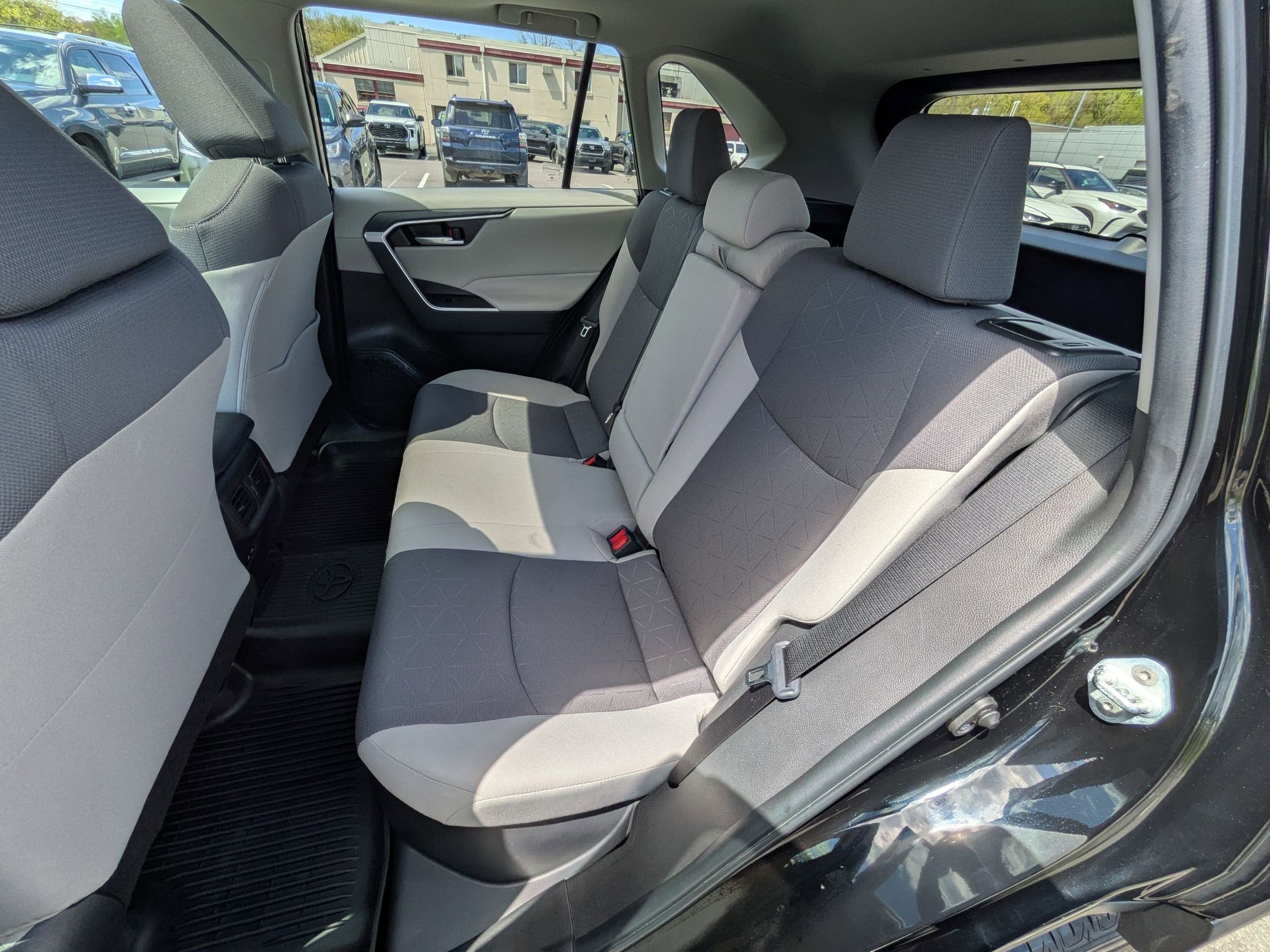 2023 Toyota RAV4 Hybrid XLE w/ Convenience & Cold Weather Pkg