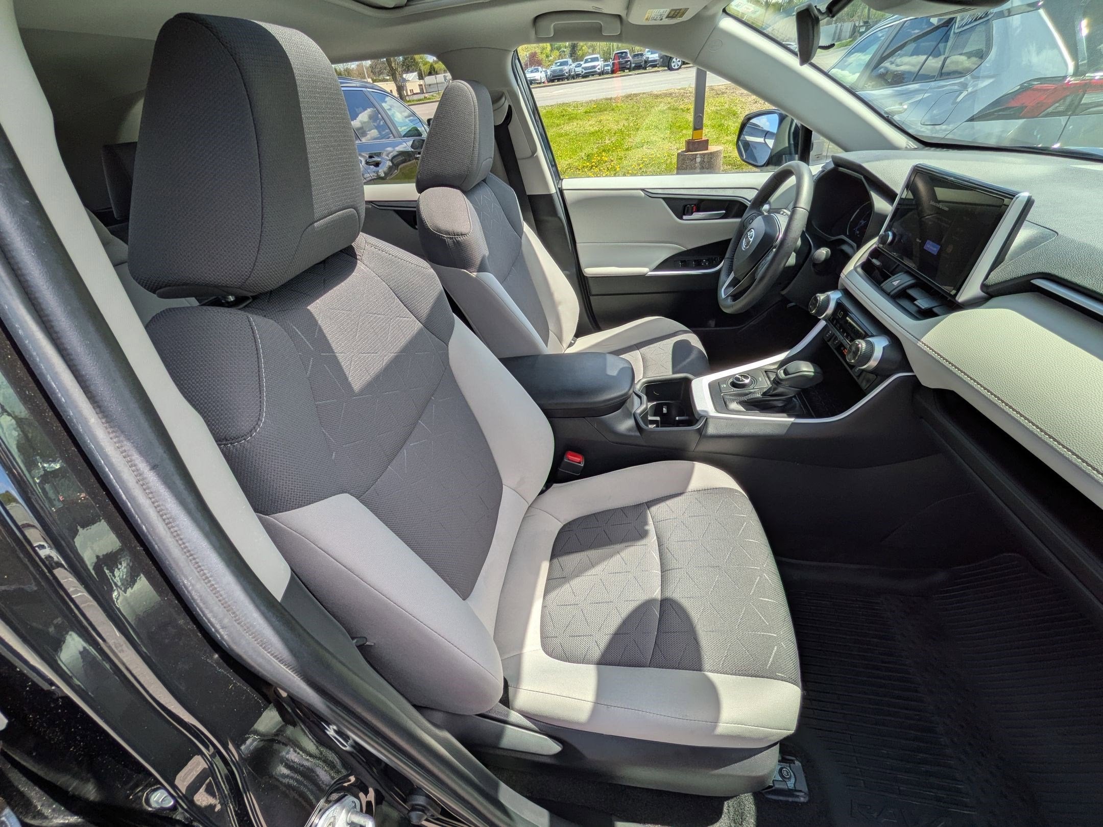2023 Toyota RAV4 Hybrid XLE w/ Convenience & Cold Weather Pkg