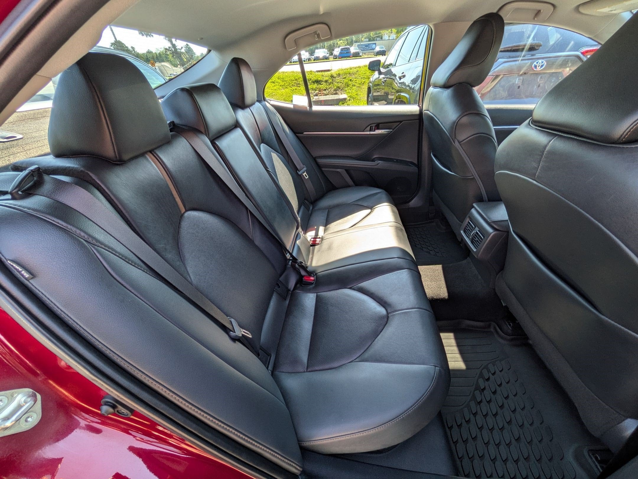 2020 Toyota Camry Hybrid XLE