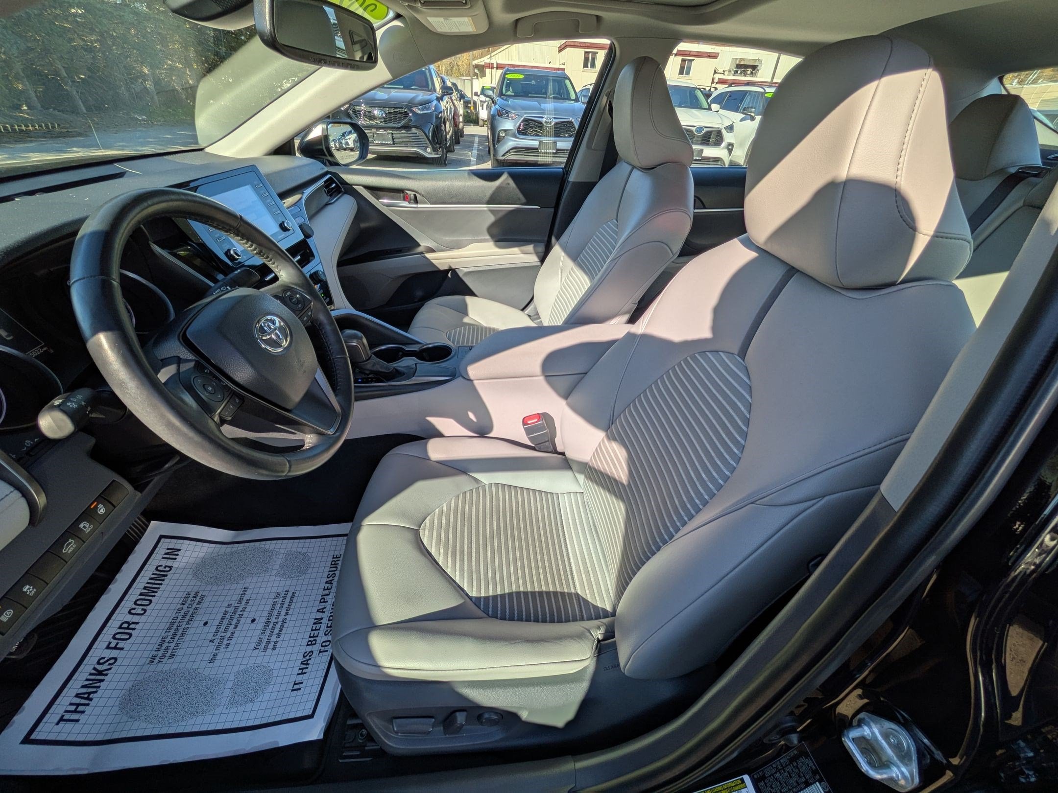 2021 Toyota Camry SE w/ Convenience & Cold Weather Pkg