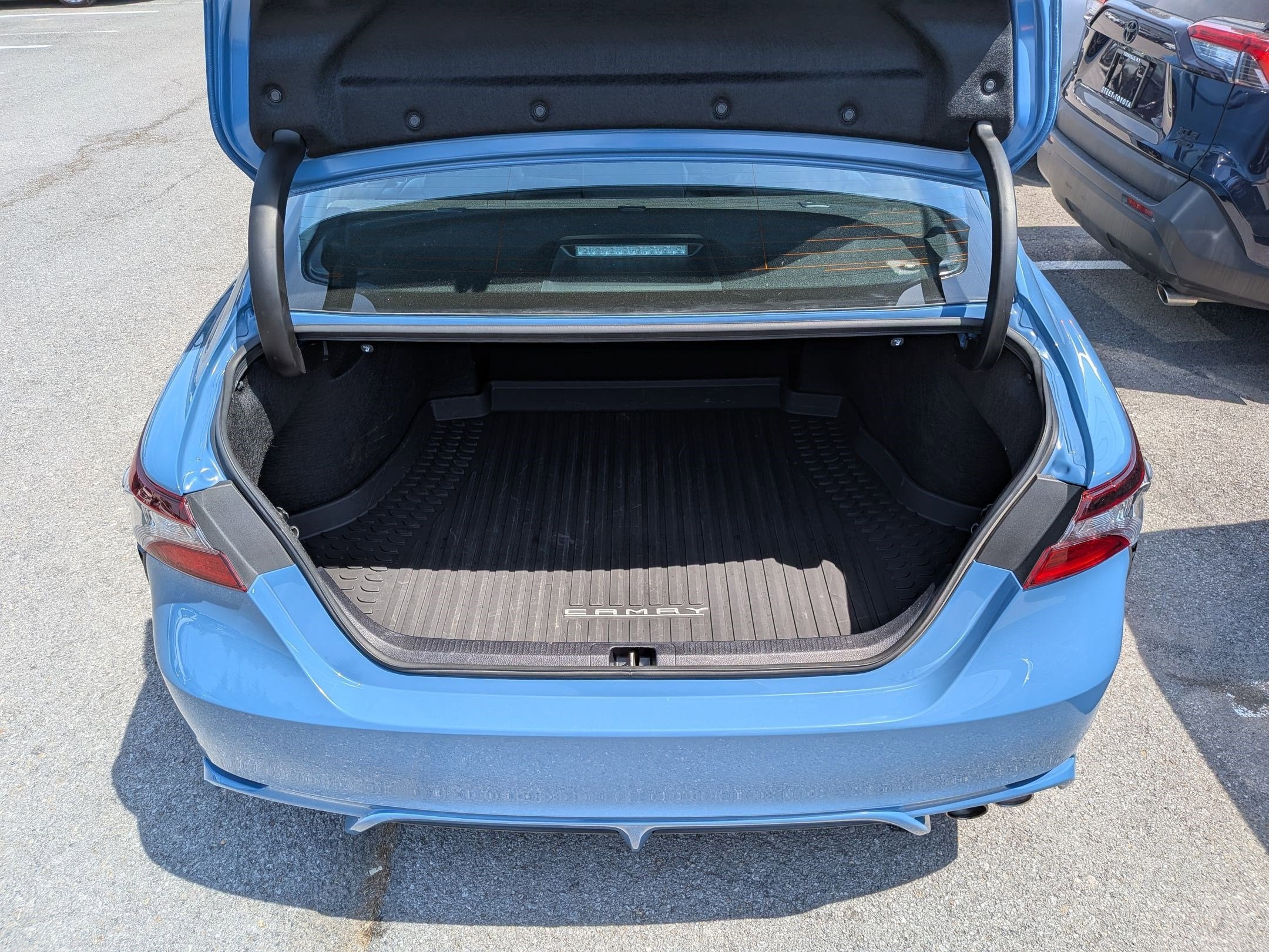 2023 Toyota Camry SE w/ Convenience & Cold Weather Pkg