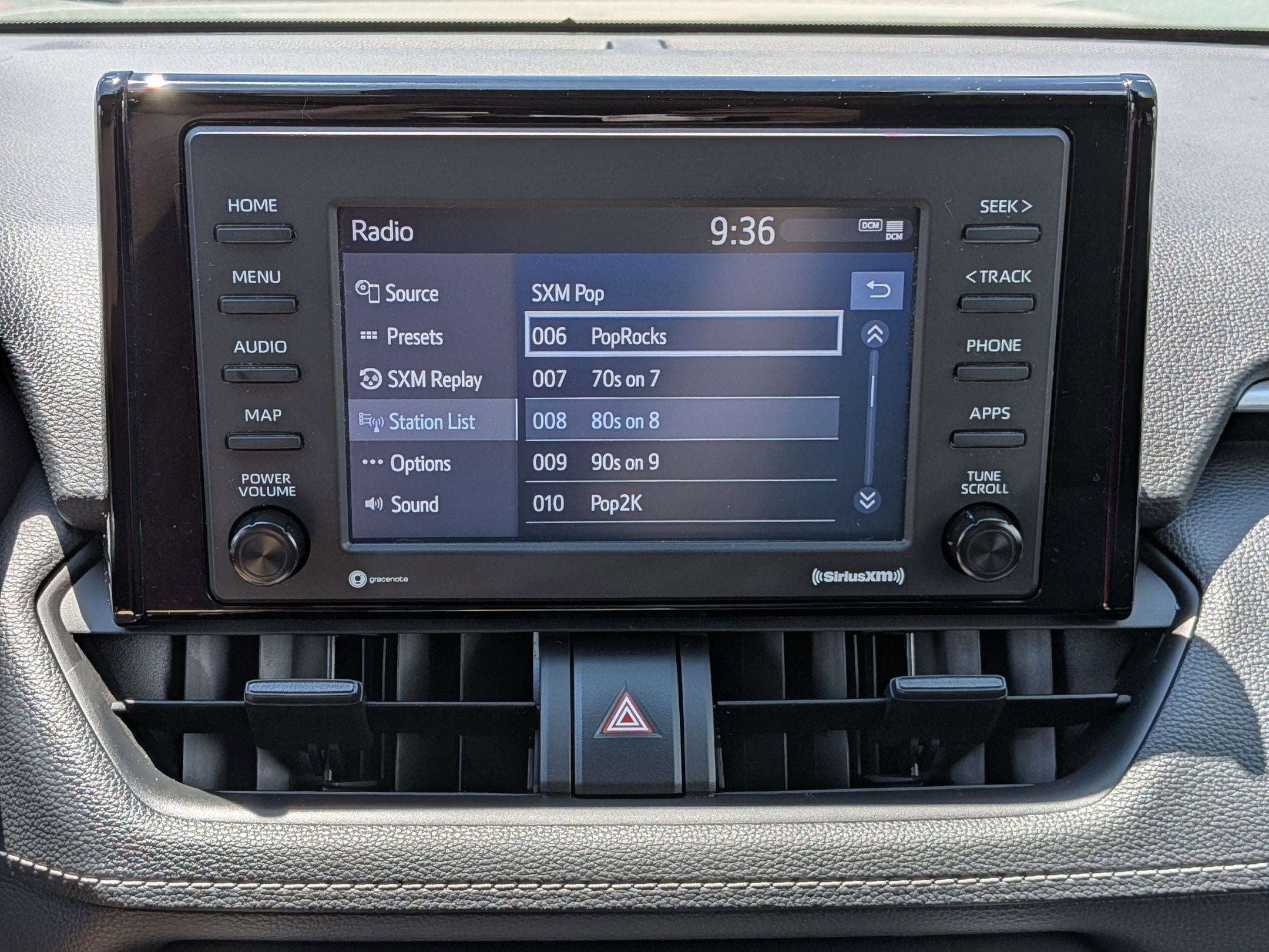 2021 Toyota RAV4 Hybrid XLE w/ Cold Weather Pkg