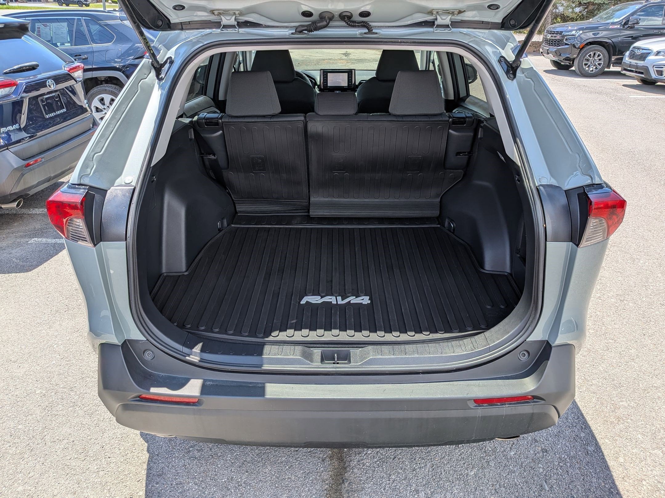 2021 Toyota RAV4 Hybrid XLE w/ Cold Weather Pkg