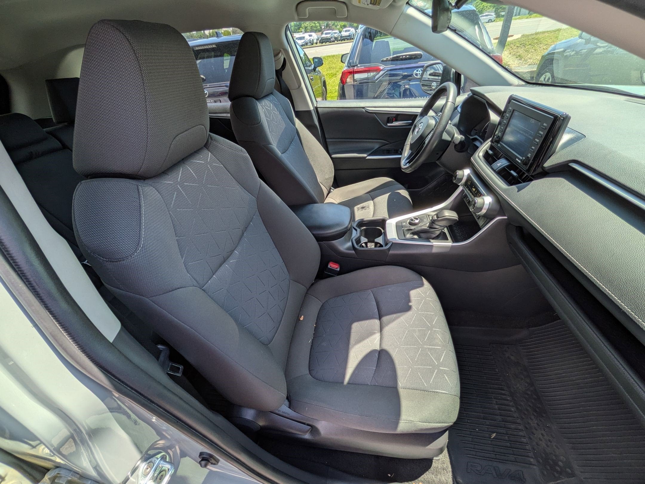 2021 Toyota RAV4 Hybrid XLE w/ Cold Weather Pkg