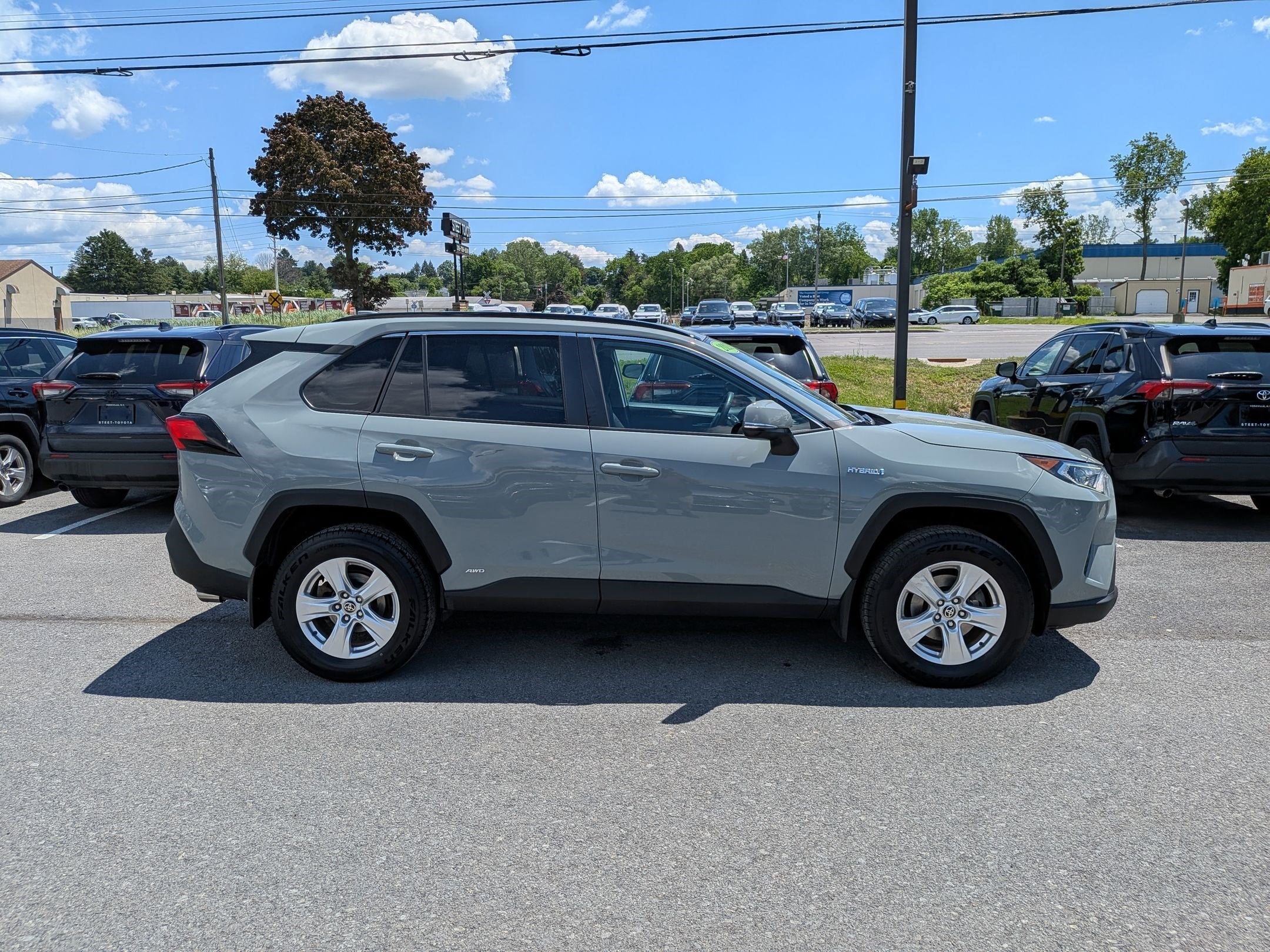 2021 Toyota RAV4 Hybrid XLE w/ Cold Weather Pkg