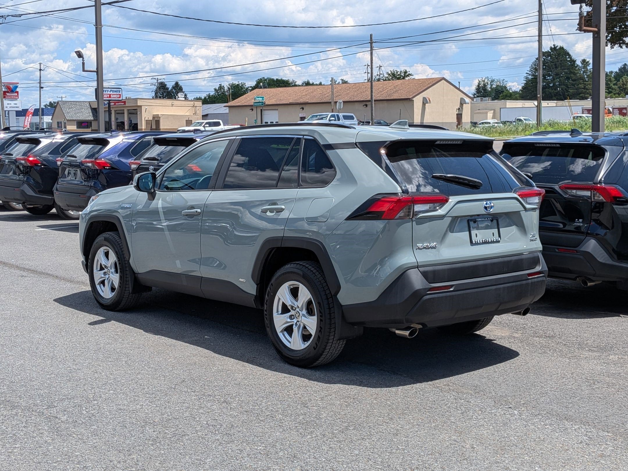 2021 Toyota RAV4 Hybrid XLE w/ Cold Weather Pkg
