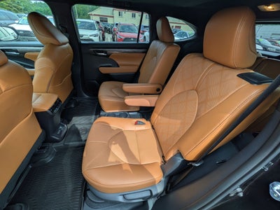 2024 Toyota Highlander Hybrid Platinum