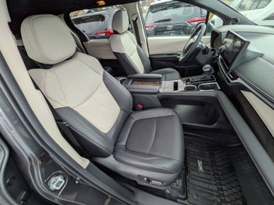 2025 Toyota Sienna Platinum 7 Passenger