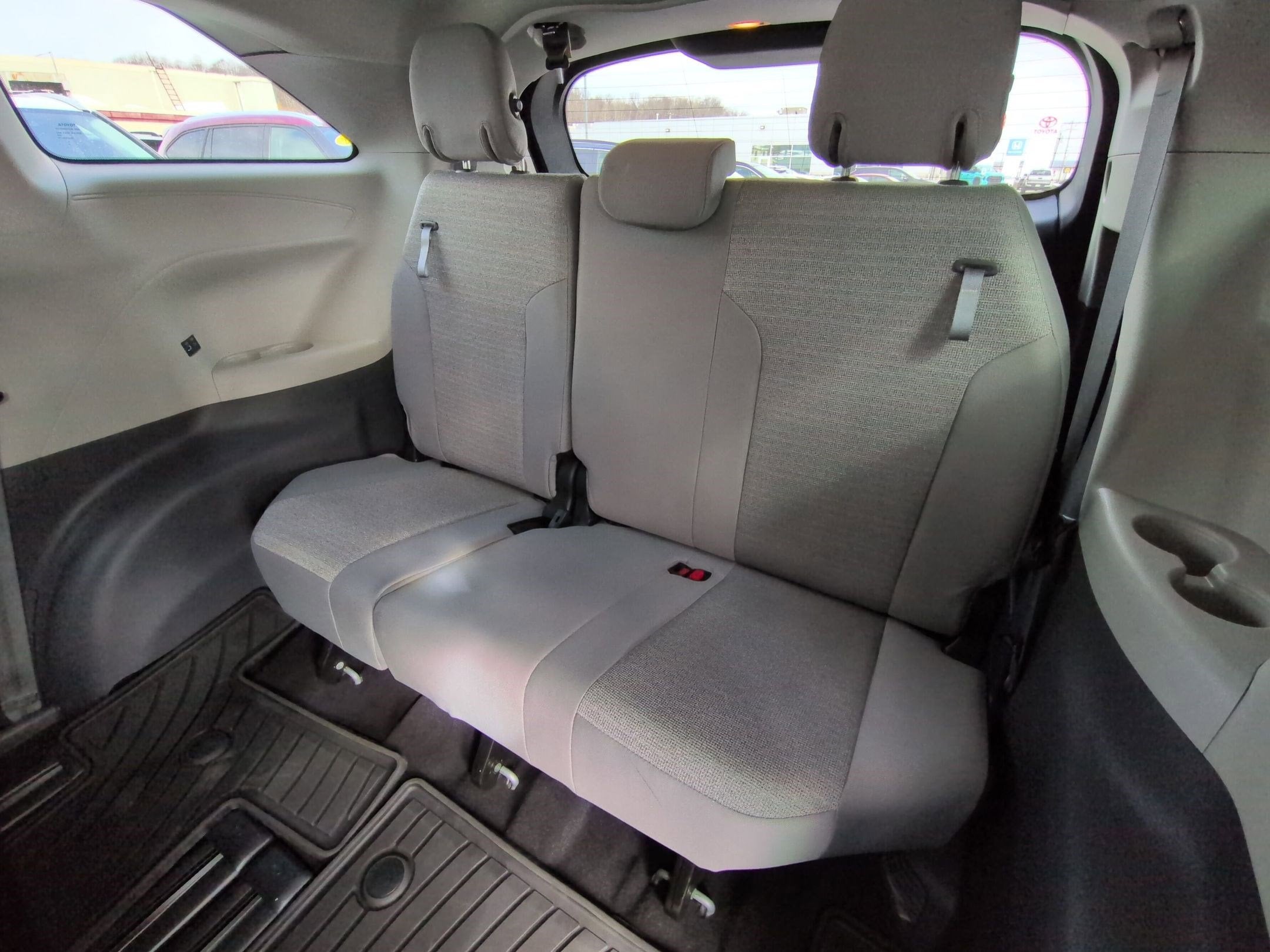 2023 Toyota Sienna LE 8 Passenger