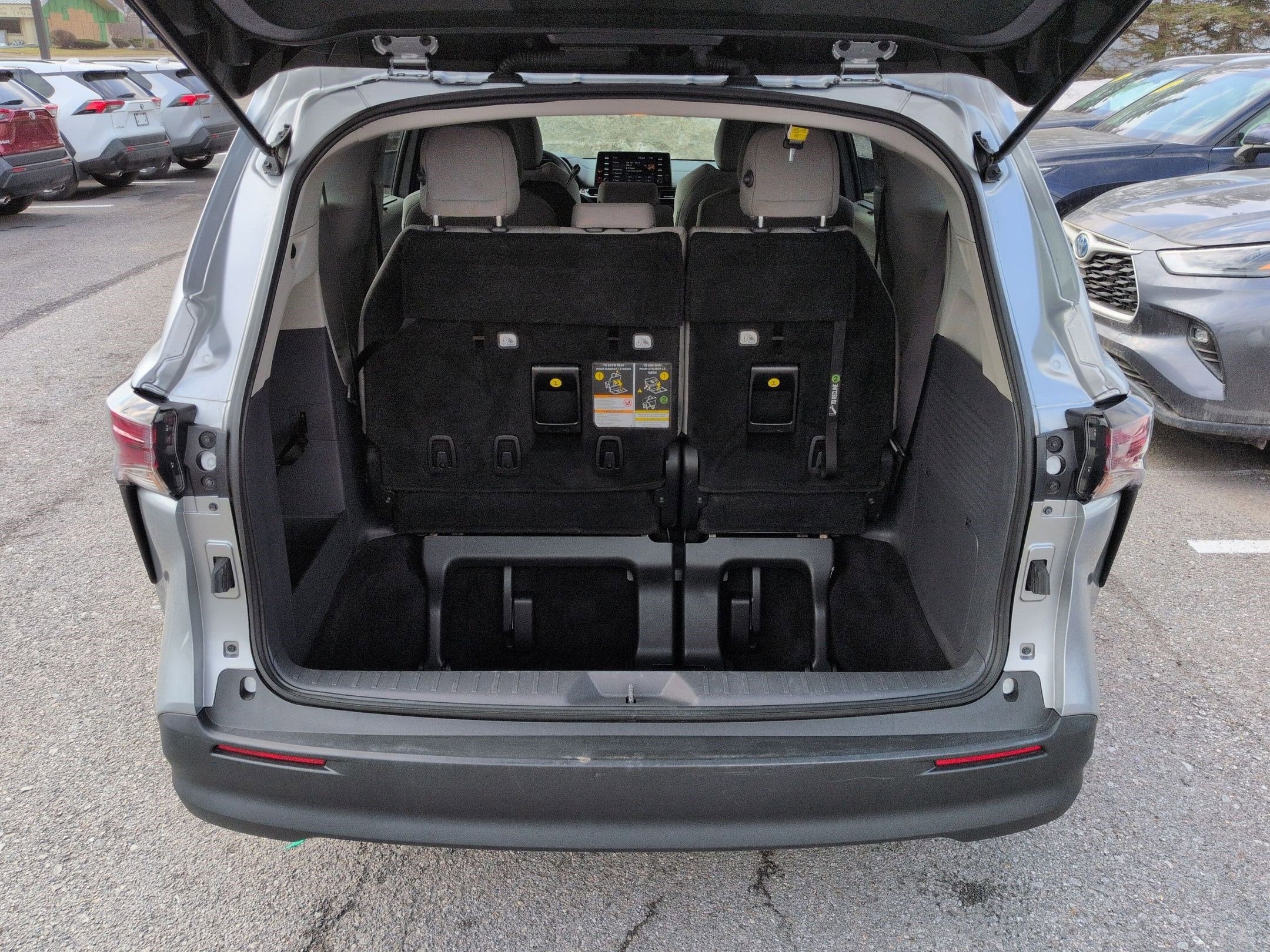 2023 Toyota Sienna LE 8 Passenger