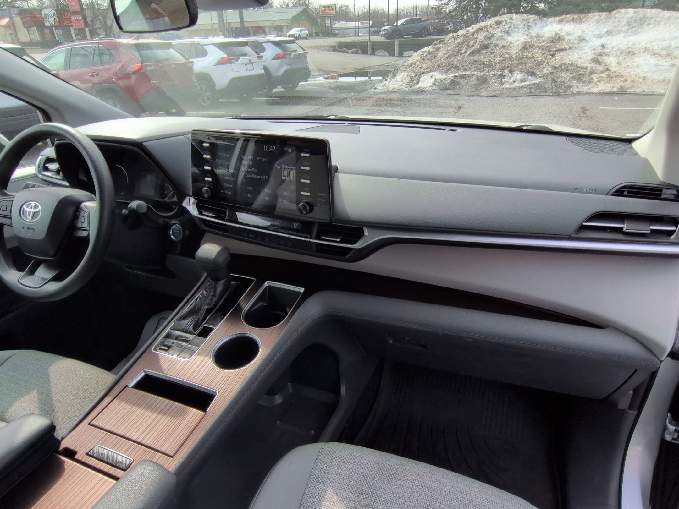 2023 Toyota Sienna LE 8 Passenger