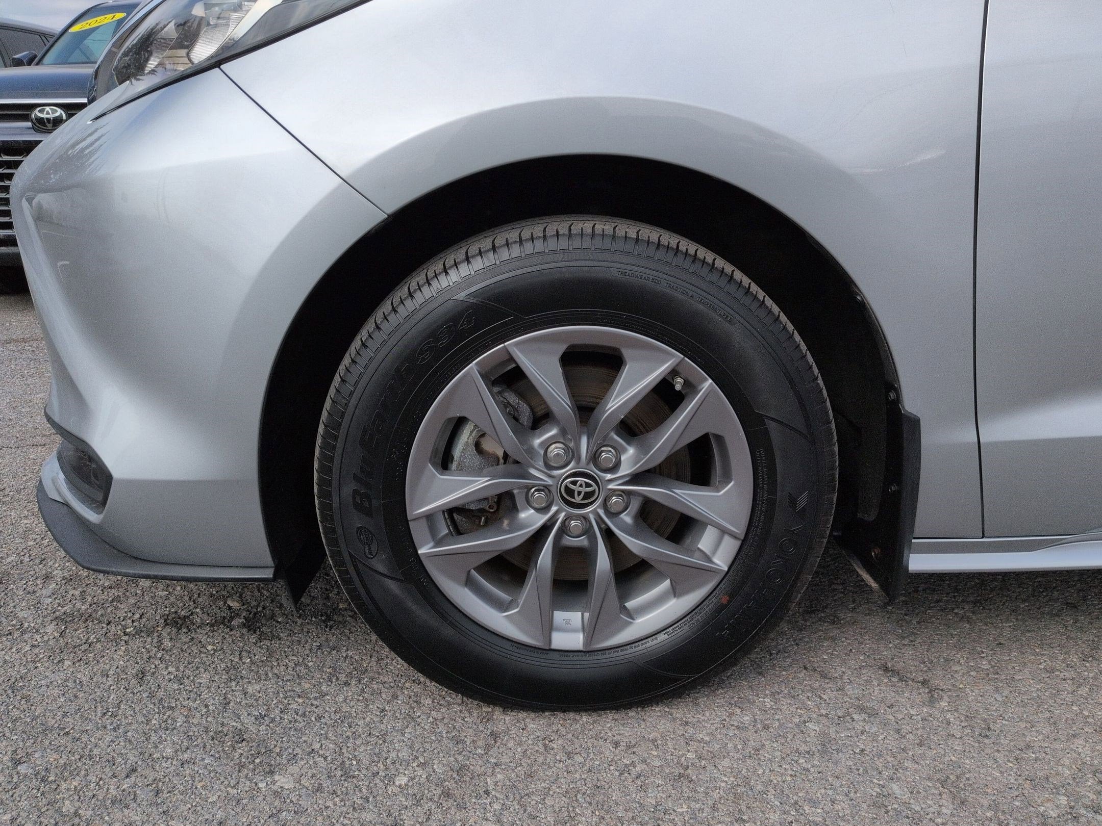 2023 Toyota Sienna LE 8 Passenger