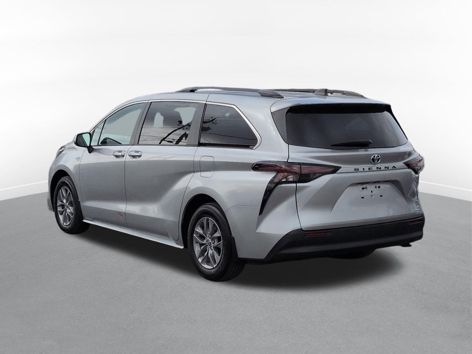 2023 Toyota Sienna LE 8 Passenger