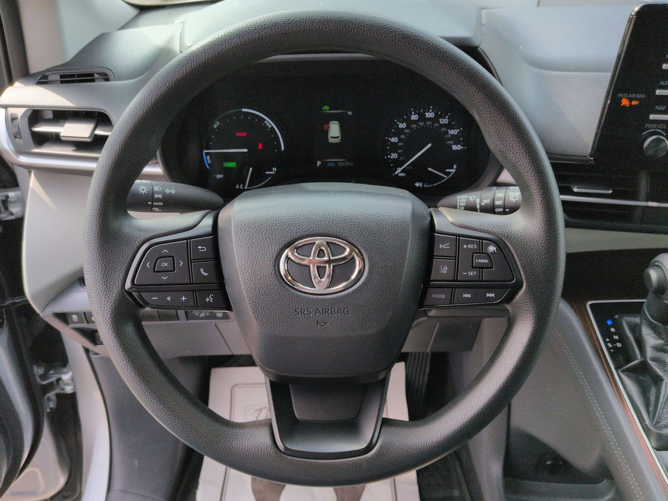 2023 Toyota Sienna LE 8 Passenger