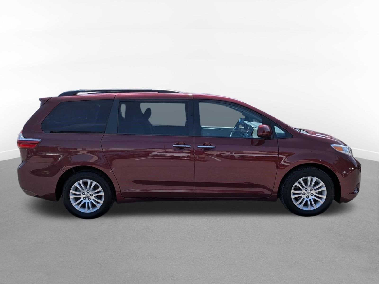2015 Toyota Sienna XLE 8 Passenger