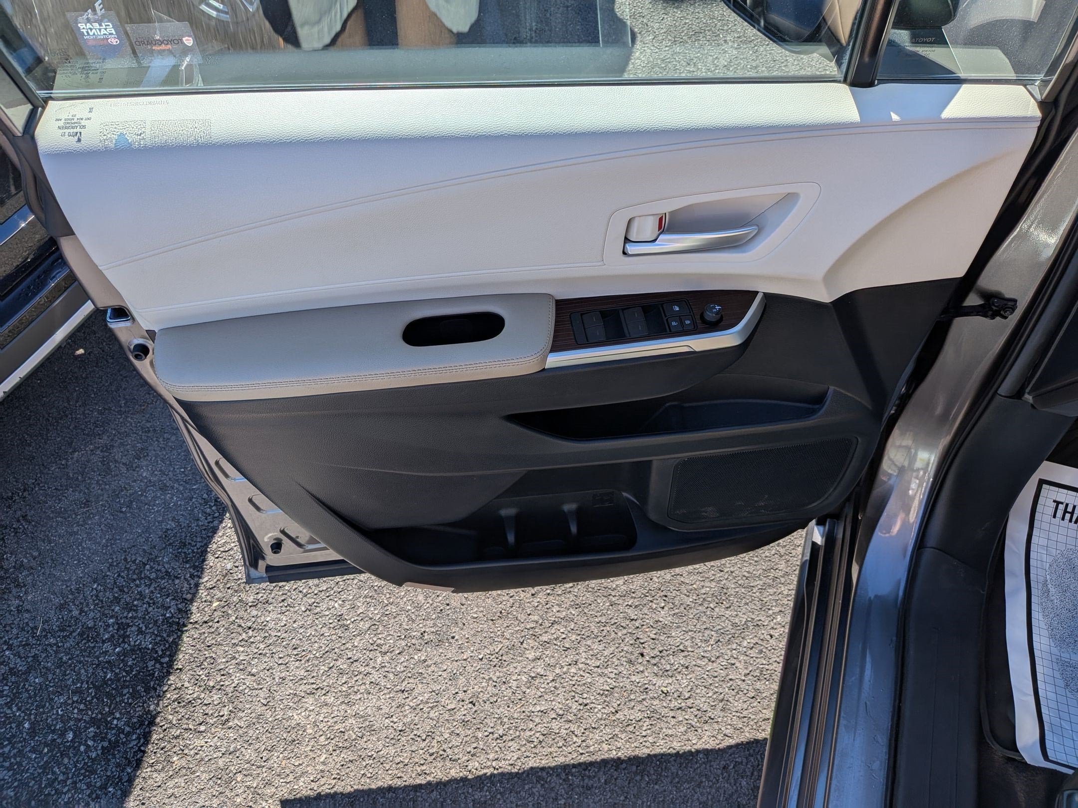 2024 Toyota Sienna XLE 8 Passenger