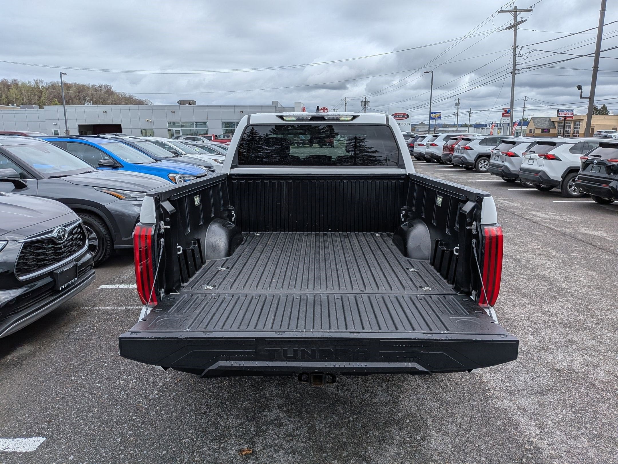 2023 Toyota Tundra SR5 w/ Premium & Convenience Pkg