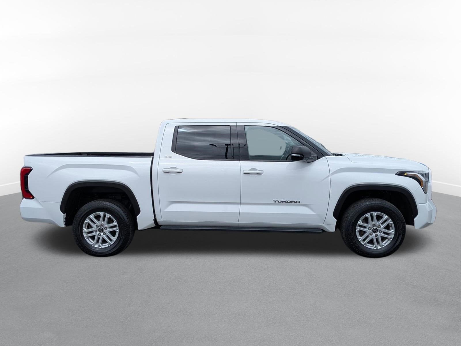 2023 Toyota Tundra SR5 w/ Premium & Convenience Pkg