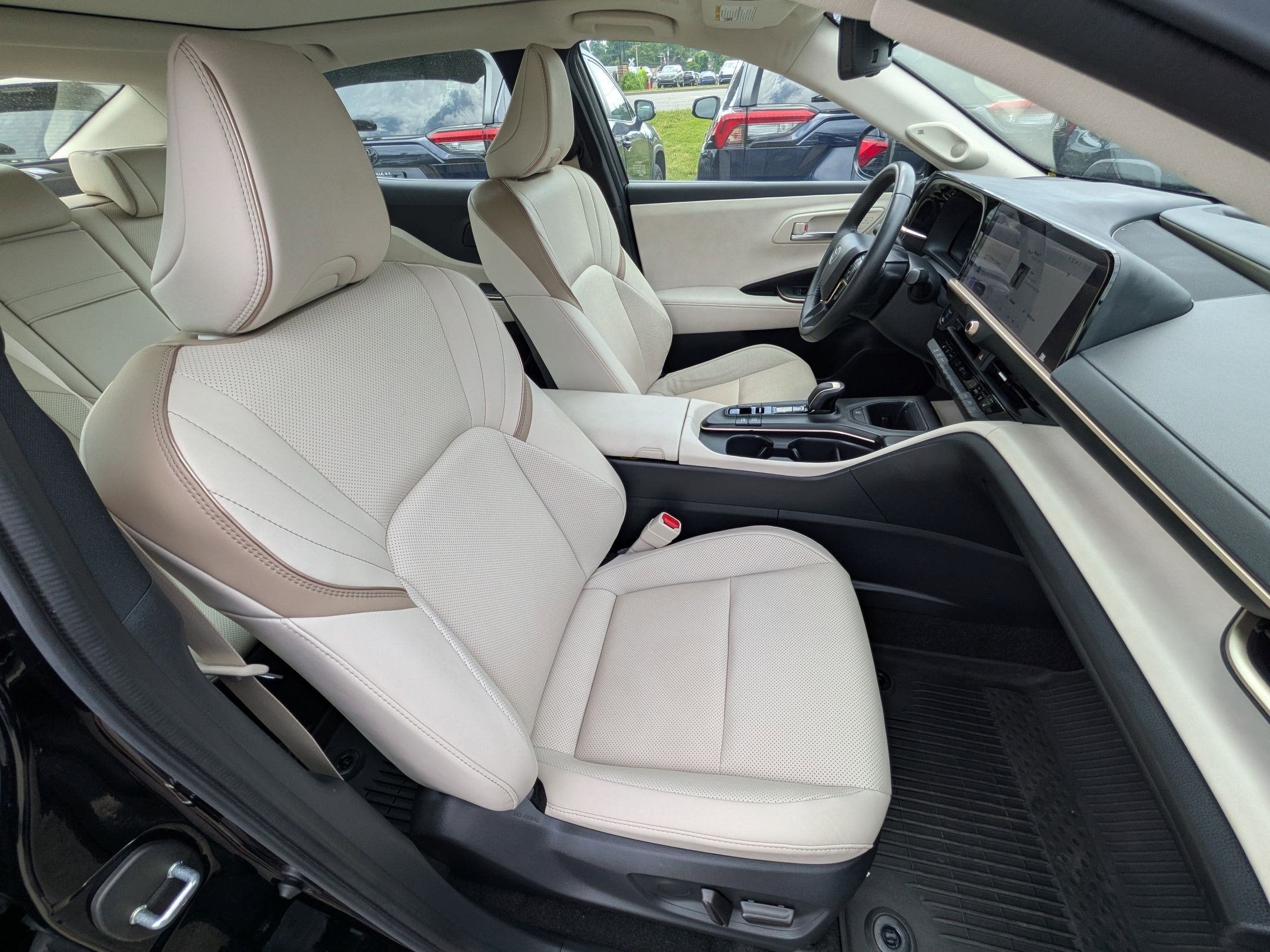 2023 Toyota Crown Limited w/ Advanced Tech