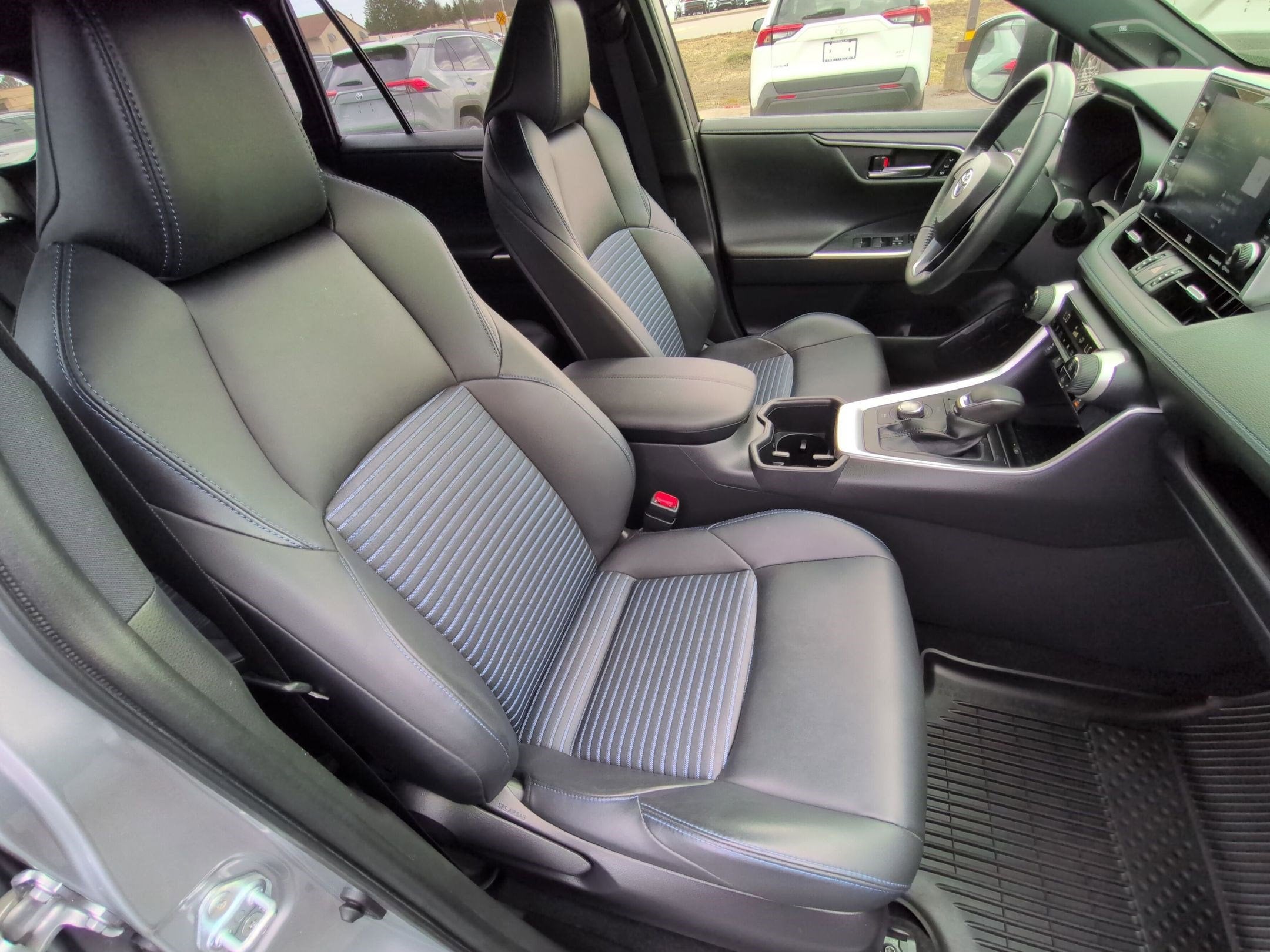 2022 Toyota RAV4 Hybrid XSE w/ Technology & Cold Weather Pkg